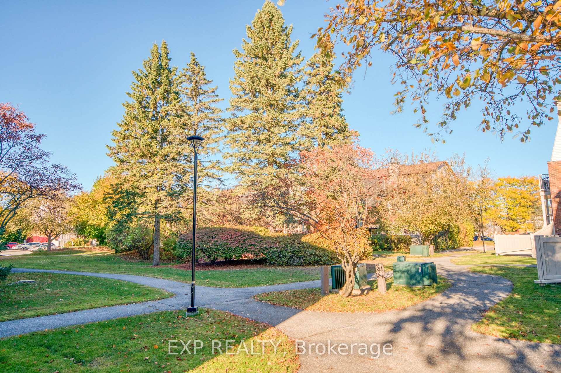Photo 18 of Unit Unit 1, 16 Sweetbriar Circle, Ottawa, Barrhaven - Pheasant Run — HOMEH