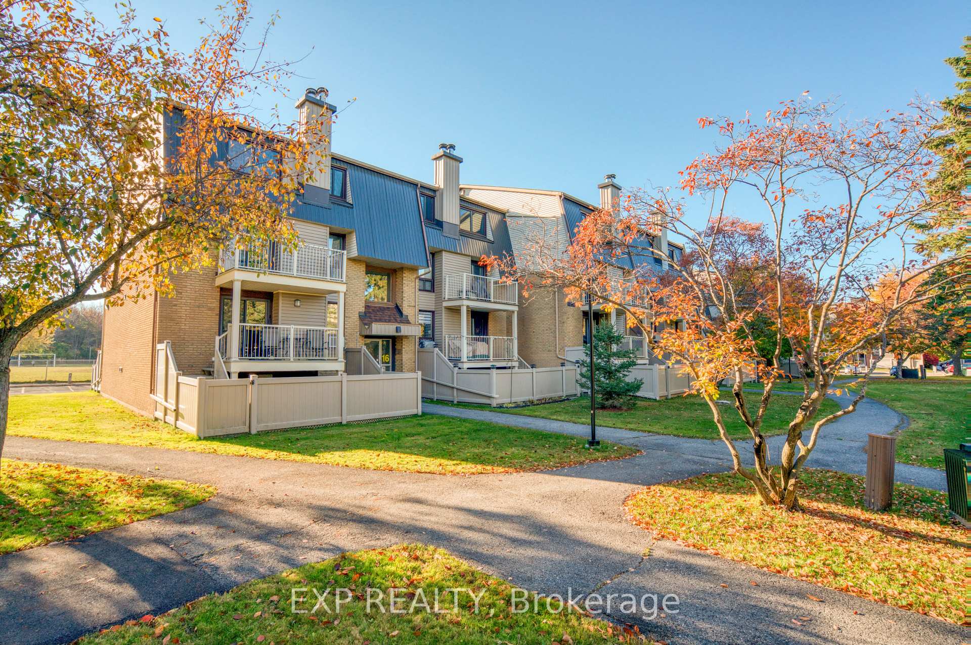 Photo 2 of Unit Unit 1, 16 Sweetbriar Circle, Ottawa, Barrhaven - Pheasant Run — HOMEH