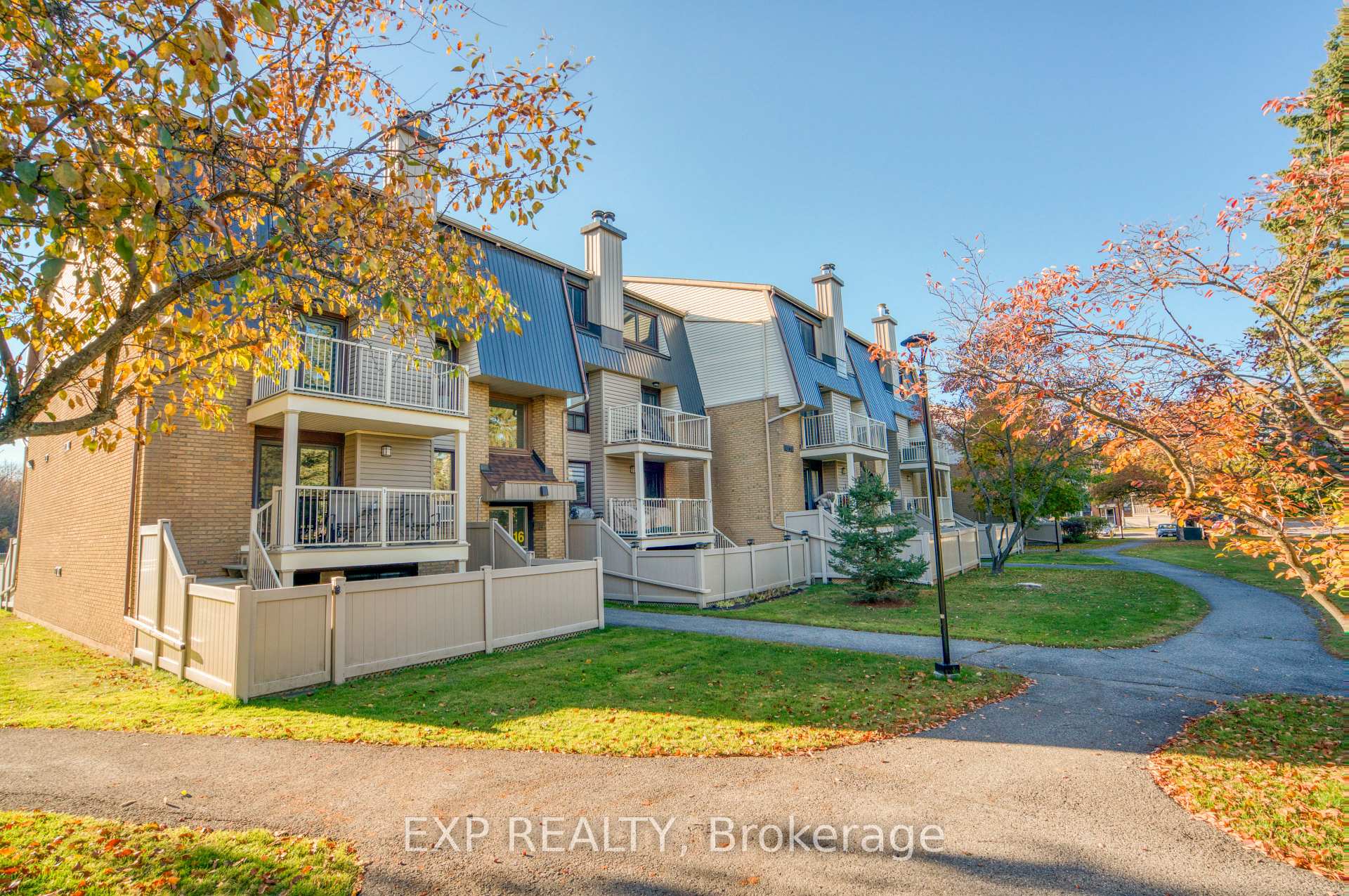 Photo 3 of Unit Unit 1, 16 Sweetbriar Circle, Ottawa, Barrhaven - Pheasant Run — HOMEH