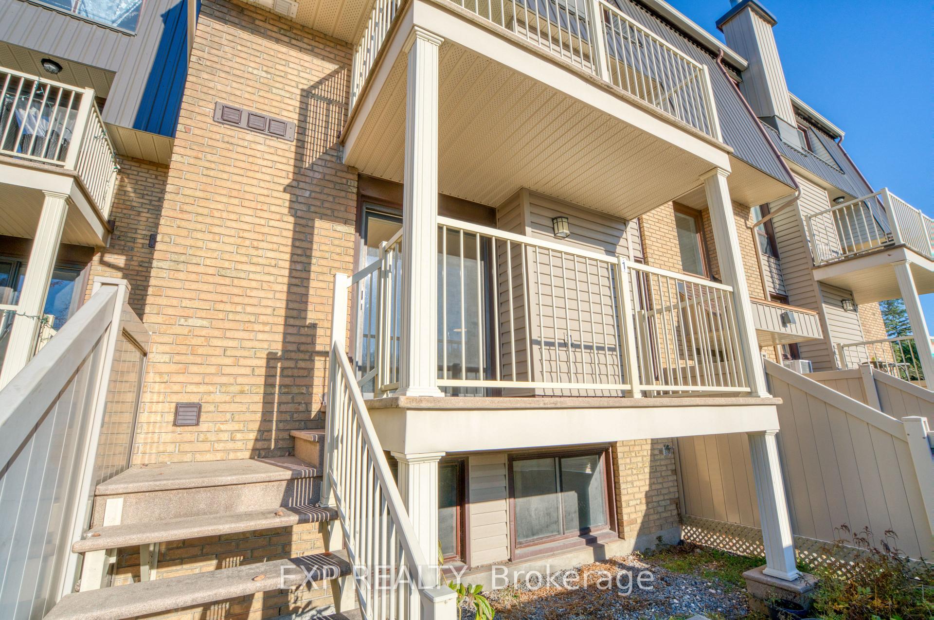Photo 23 of Unit Unit 1, 16 Sweetbriar Circle, Ottawa, Barrhaven - Pheasant Run — HOMEH