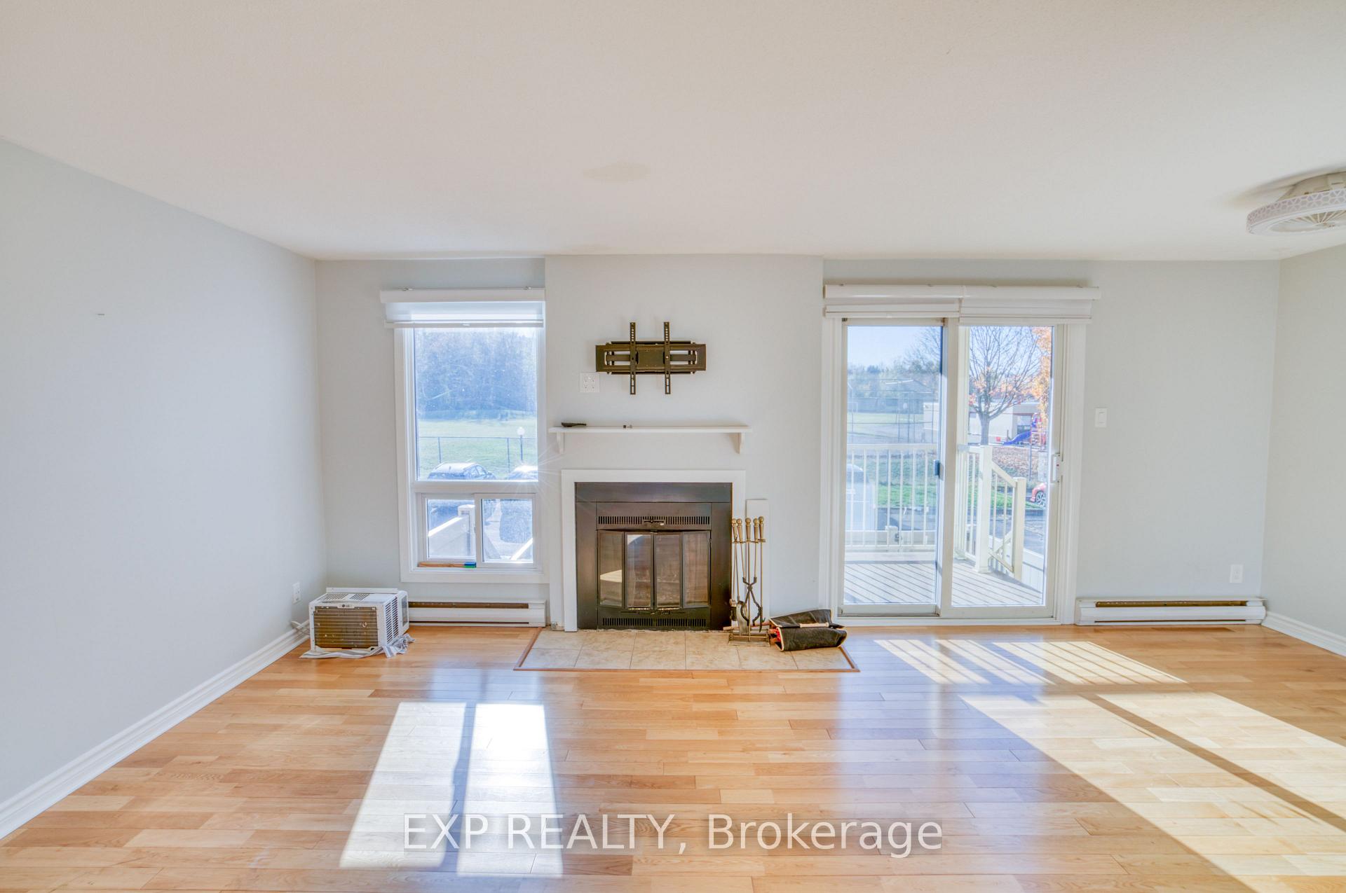 Photo 16 of Unit Unit 1, 16 Sweetbriar Circle, Ottawa, Barrhaven - Pheasant Run — HOMEH