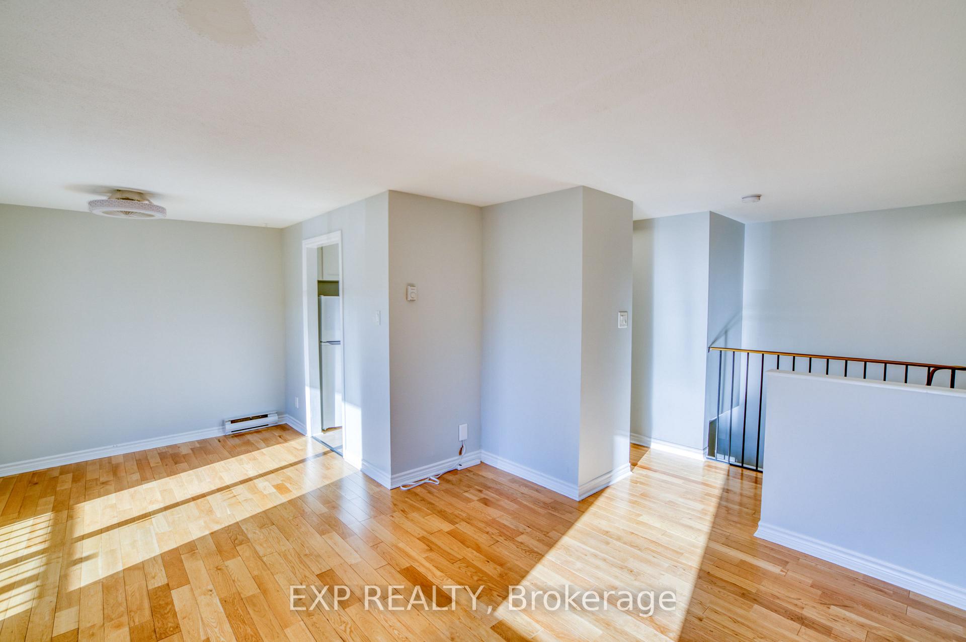 Photo 4 of Unit Unit 1, 16 Sweetbriar Circle, Ottawa, Barrhaven - Pheasant Run — HOMEH