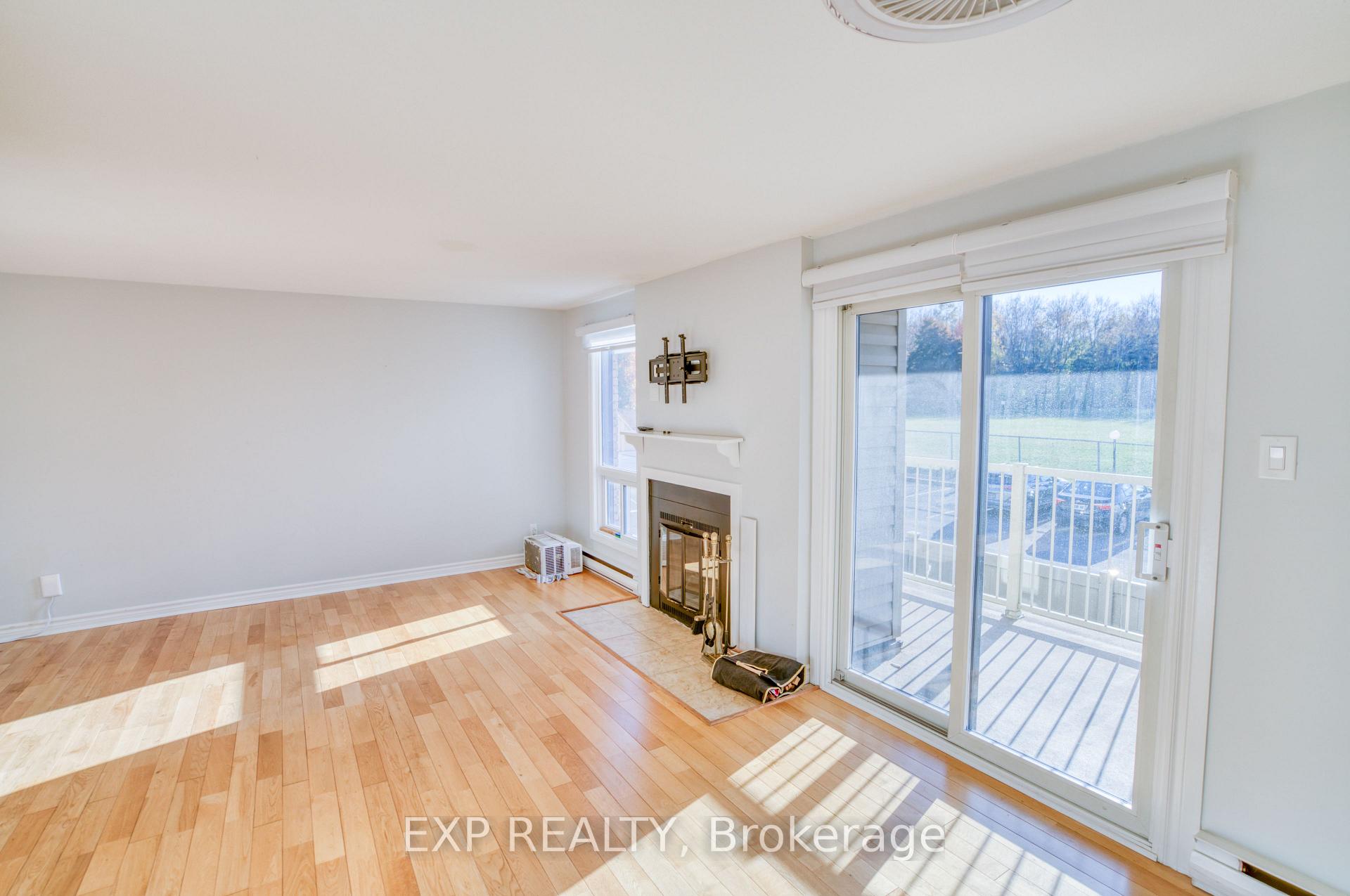 Photo 8 of Unit Unit 1, 16 Sweetbriar Circle, Ottawa, Barrhaven - Pheasant Run — HOMEH