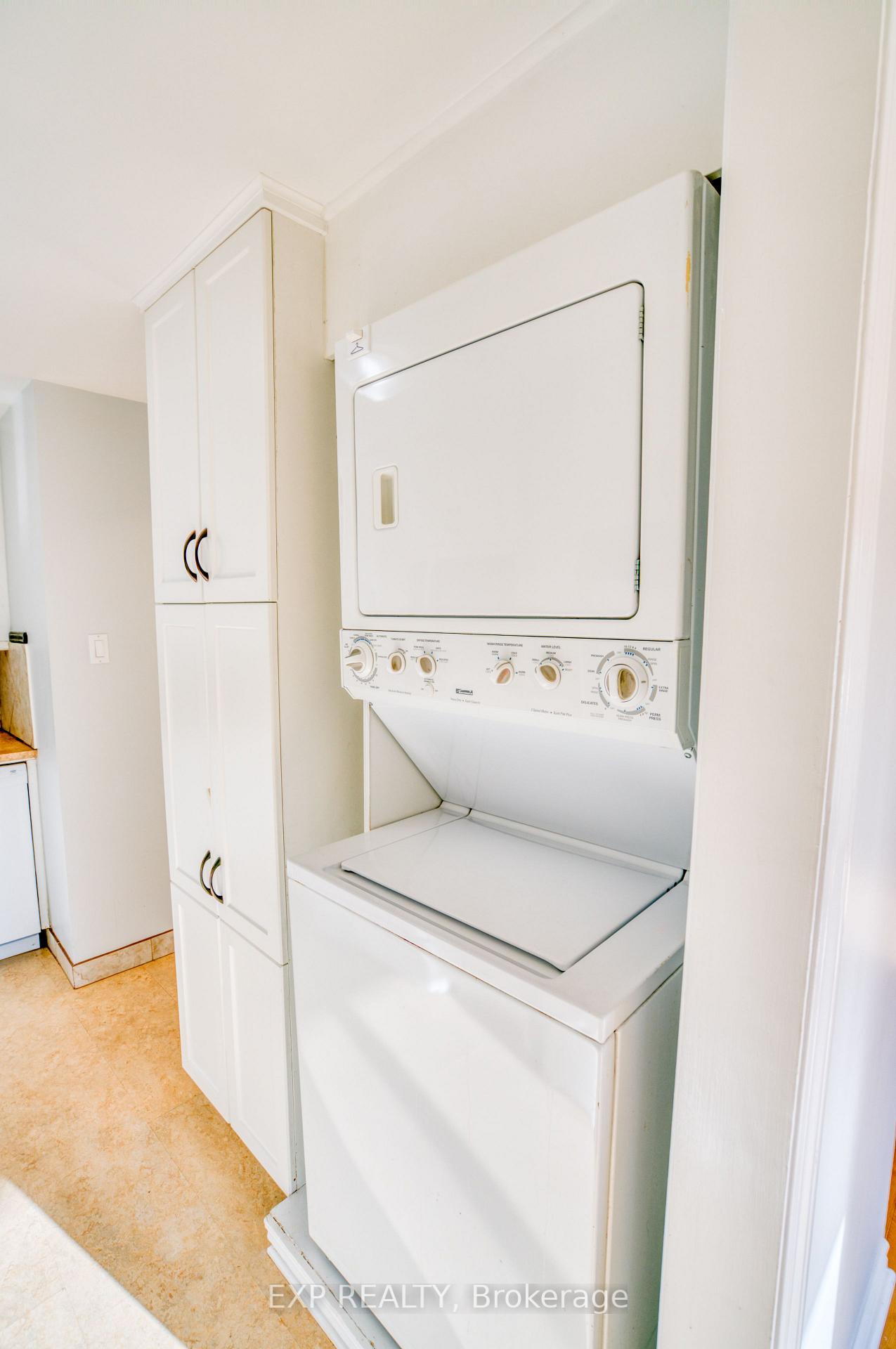 Photo 9 of Unit Unit 1, 16 Sweetbriar Circle, Ottawa, Barrhaven - Pheasant Run — HOMEH