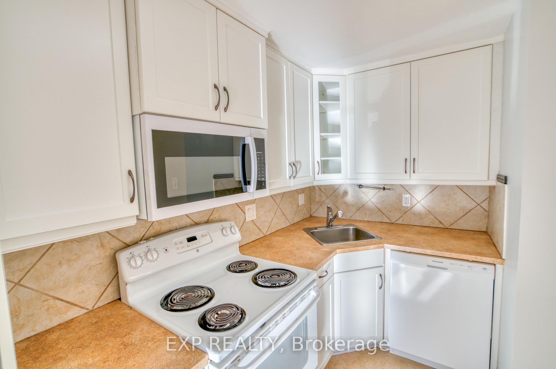 Photo 10 of Unit Unit 1, 16 Sweetbriar Circle, Ottawa, Barrhaven - Pheasant Run — HOMEH