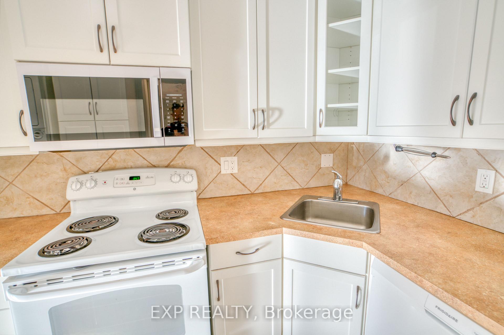 Photo 26 of Unit Unit 1, 16 Sweetbriar Circle, Ottawa, Barrhaven - Pheasant Run — HOMEH