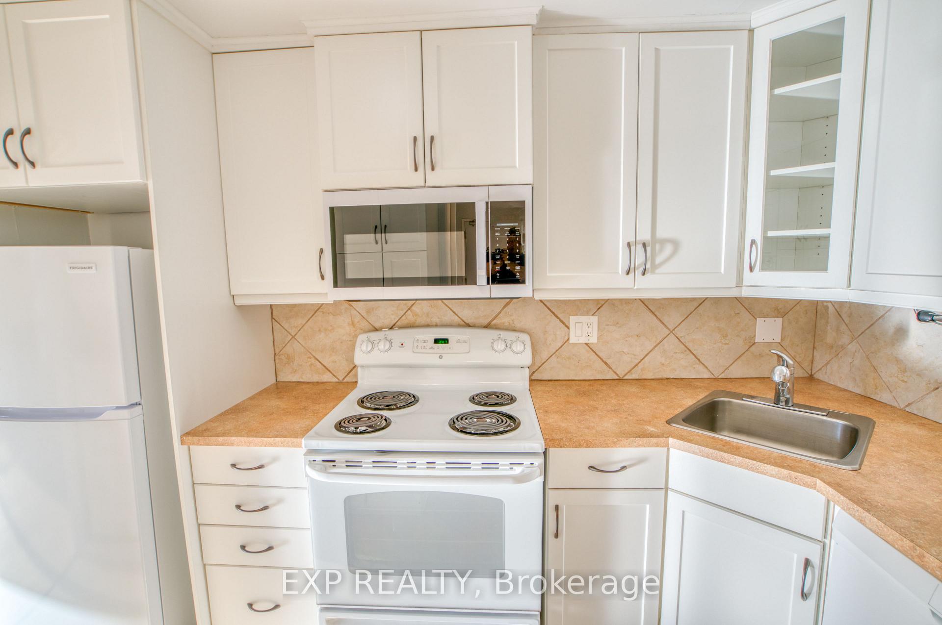 Photo 28 of Unit Unit 1, 16 Sweetbriar Circle, Ottawa, Barrhaven - Pheasant Run — HOMEH