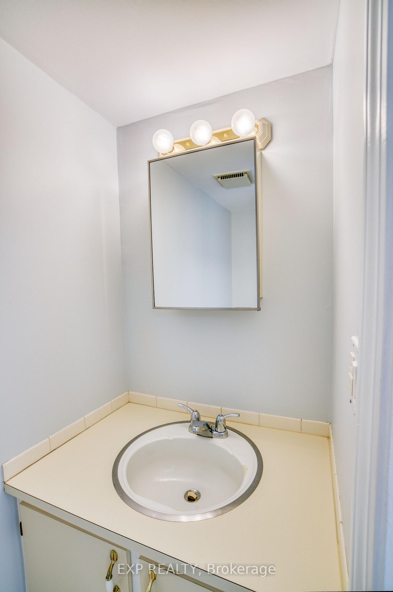 Photo 11 of Unit Unit 1, 16 Sweetbriar Circle, Ottawa, Barrhaven - Pheasant Run — HOMEH