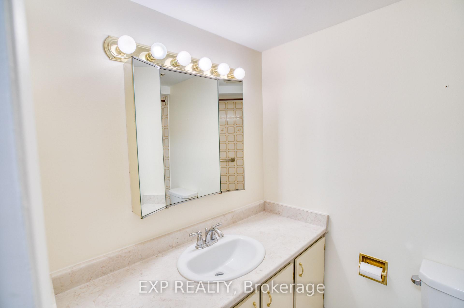 Photo 24 of Unit Unit 1, 16 Sweetbriar Circle, Ottawa, Barrhaven - Pheasant Run — HOMEH