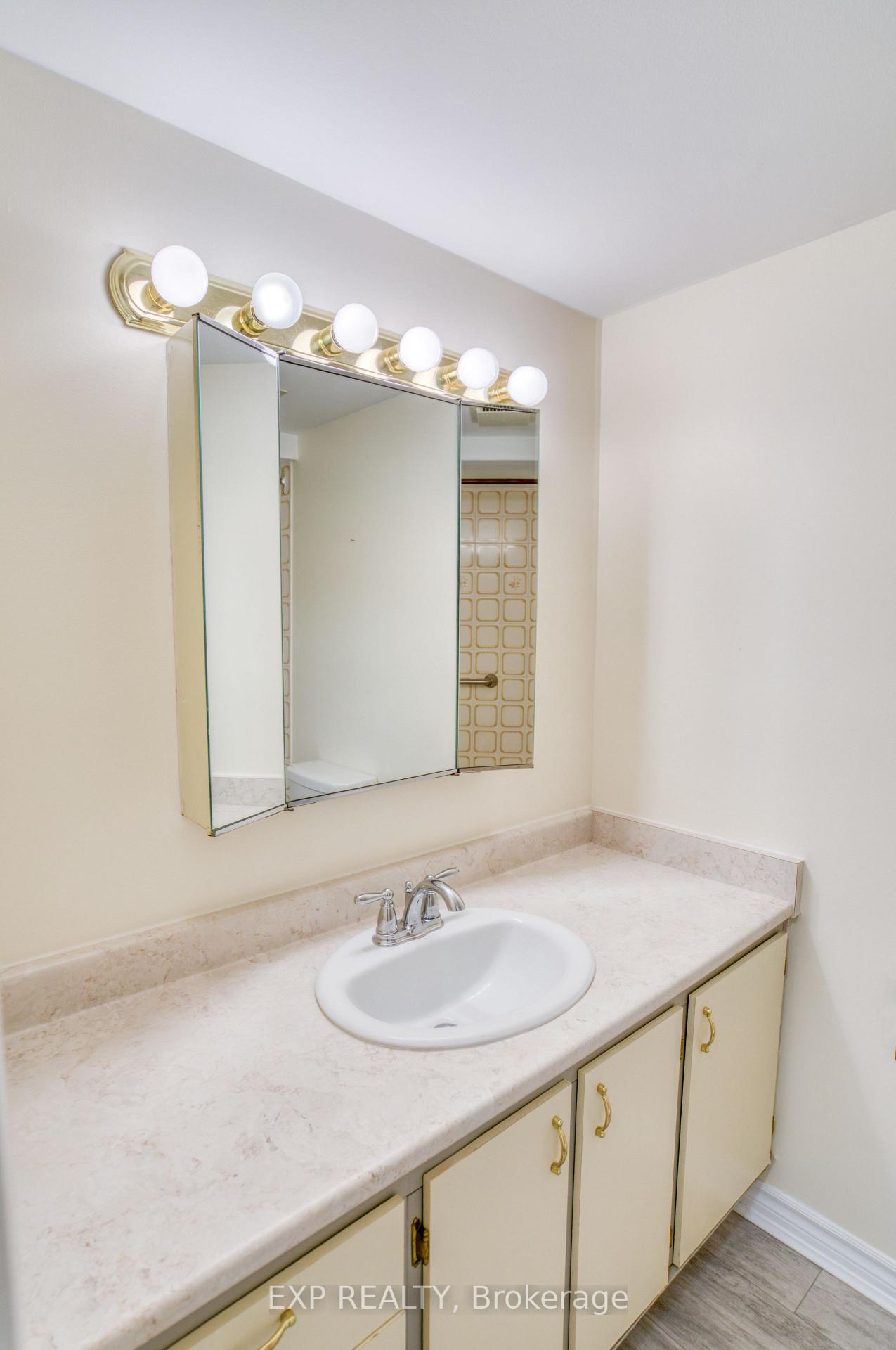 Photo 17 of Unit Unit 1, 16 Sweetbriar Circle, Ottawa, Barrhaven - Pheasant Run — HOMEH