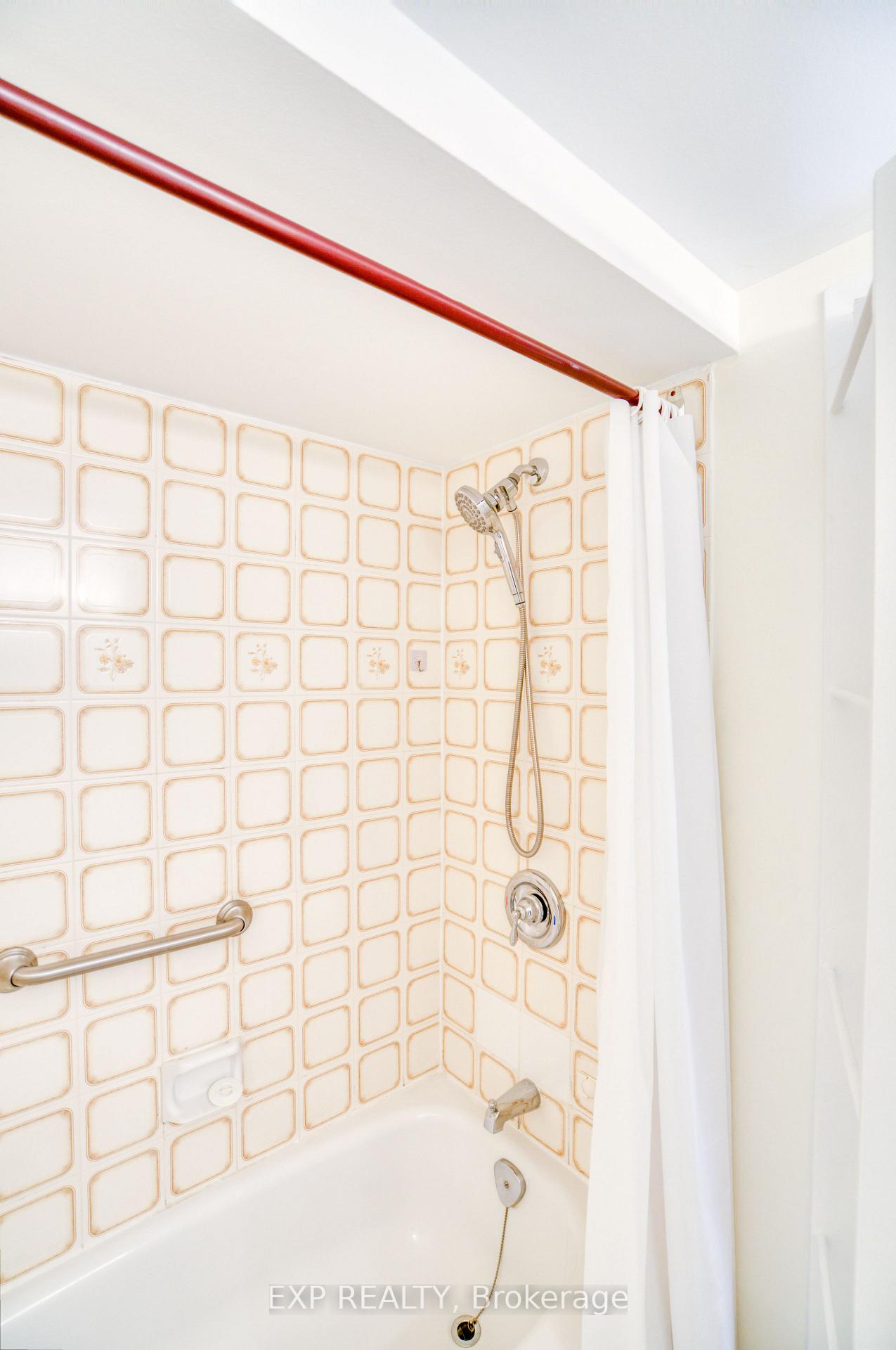 Photo 13 of Unit Unit 1, 16 Sweetbriar Circle, Ottawa, Barrhaven - Pheasant Run — HOMEH