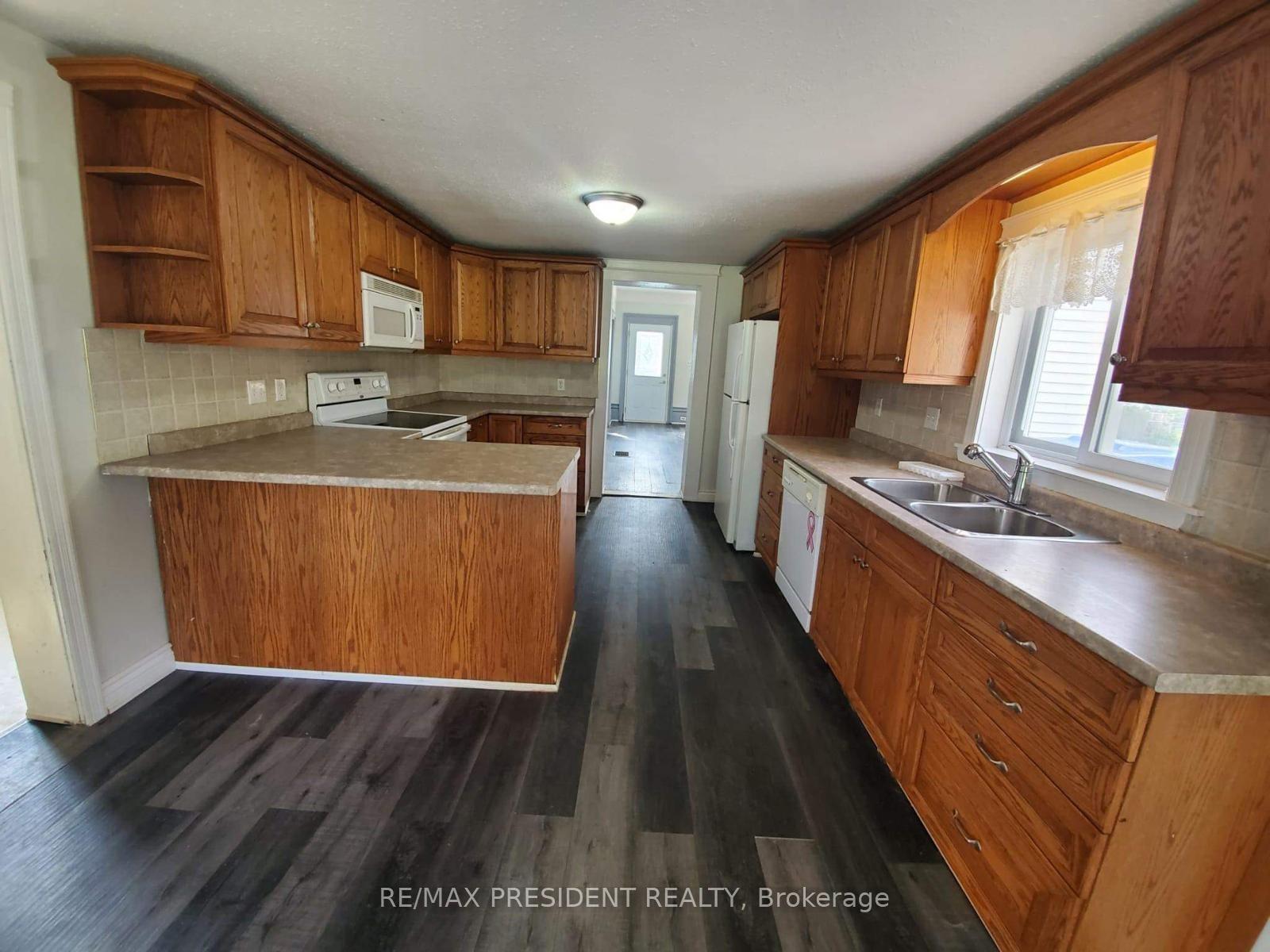 Photo 3 of 16029 Airport Road, Caledon, Caledon East — HOMEH