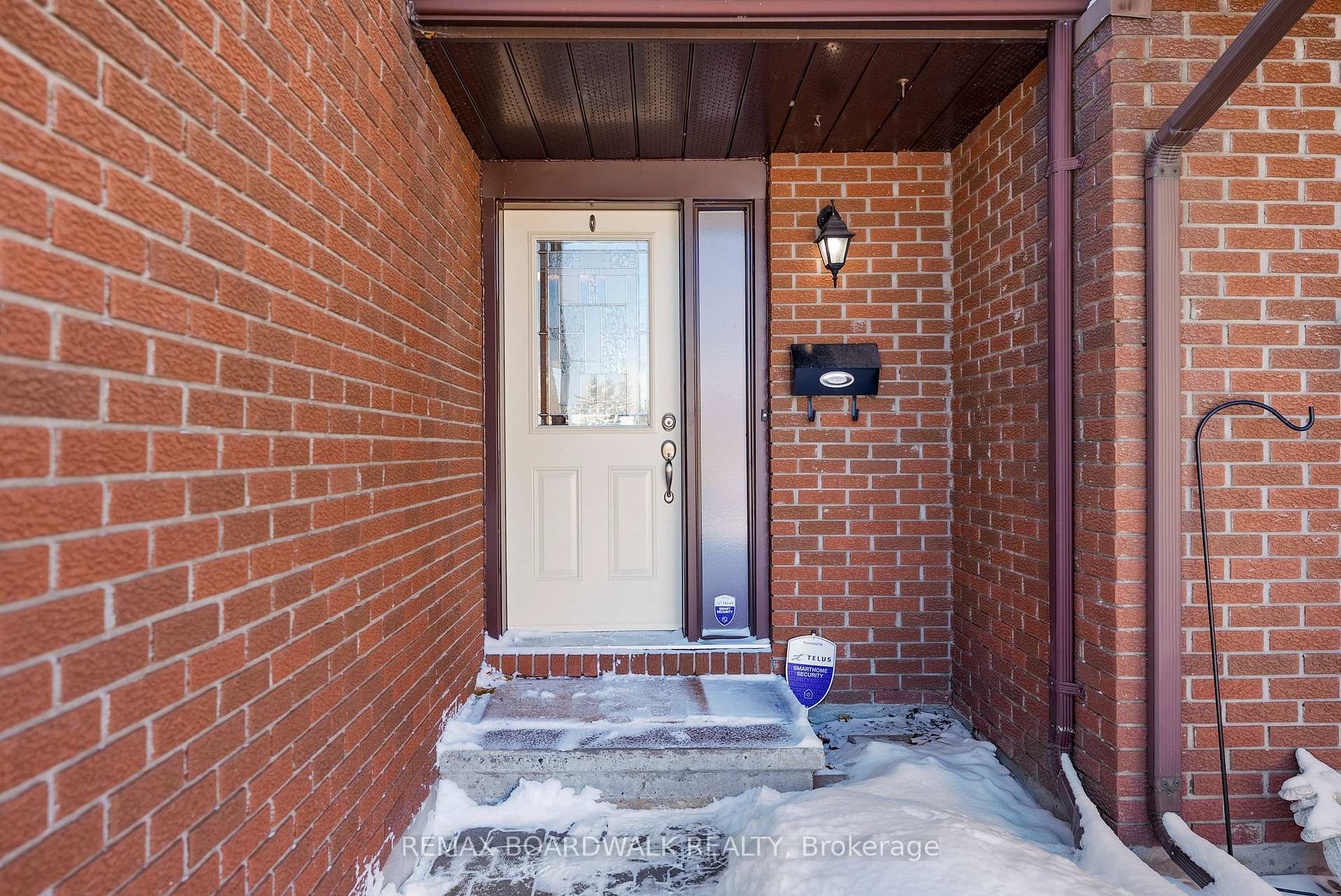 Photo 4 of 402 Sandhamn Private, Ottawa, Hunt Club Park/Greenboro — HOMEH
