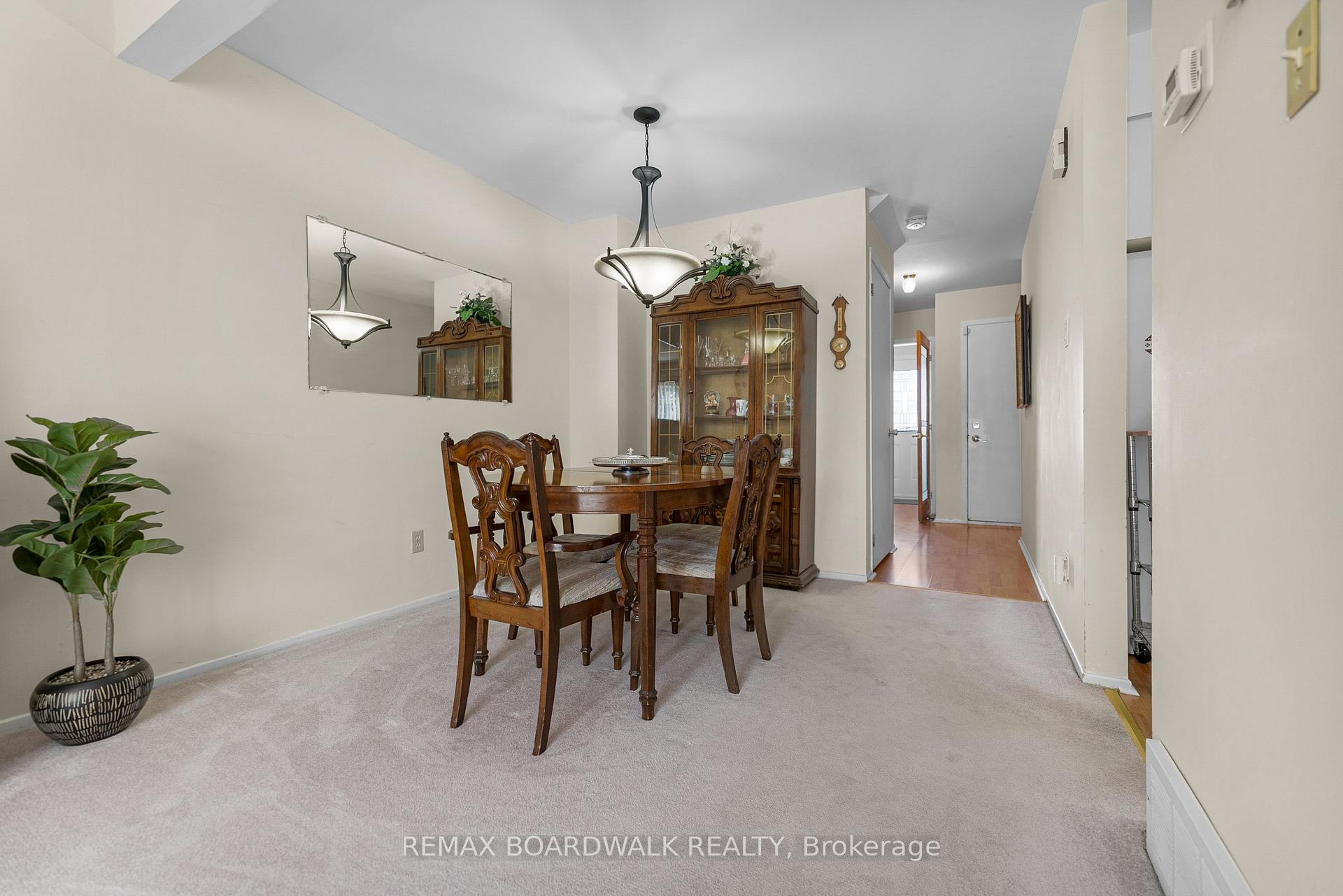 Photo 3 of 402 Sandhamn Private, Ottawa, Hunt Club Park/Greenboro — HOMEH