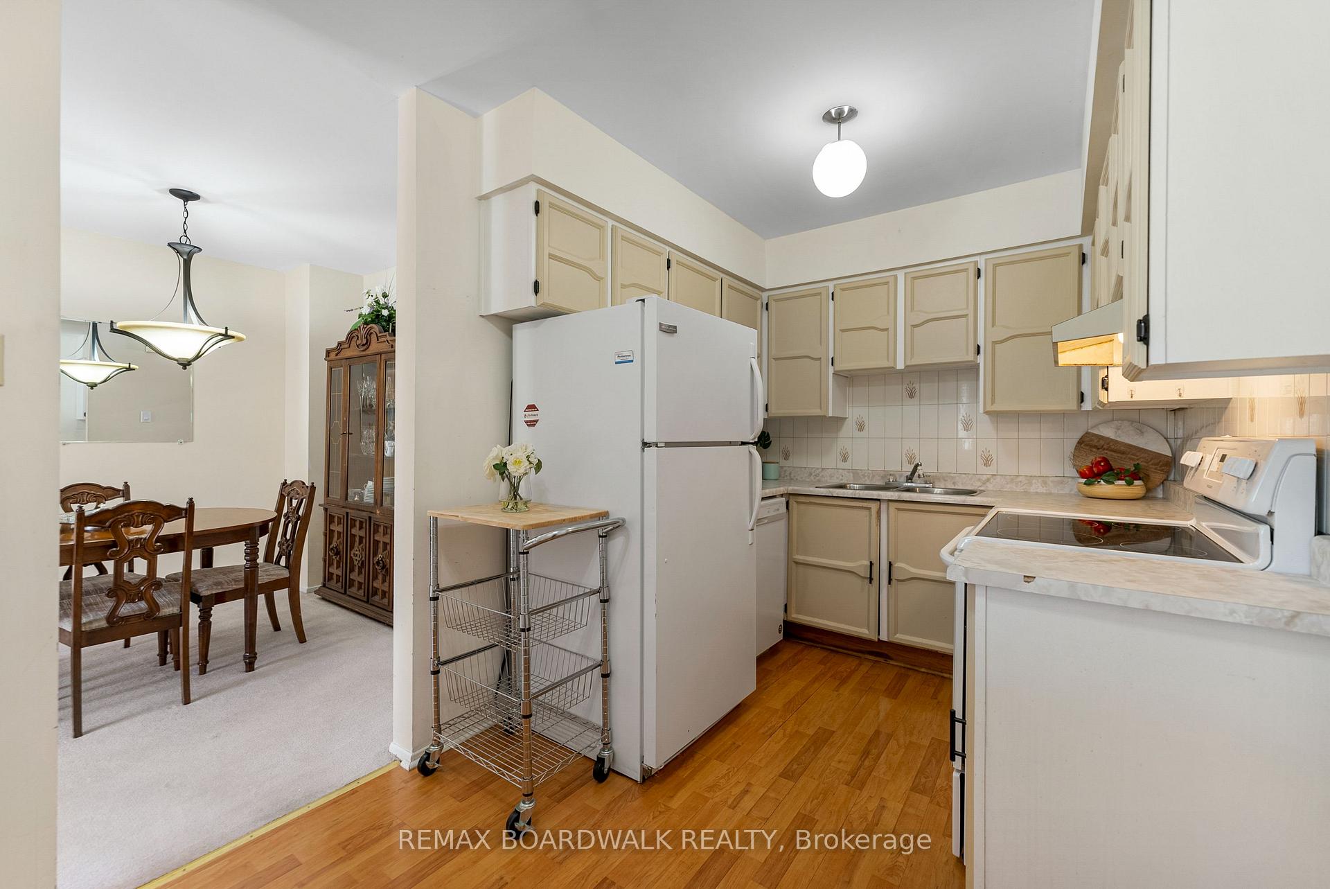 Photo 7 of 402 Sandhamn Private, Ottawa, Hunt Club Park/Greenboro — HOMEH