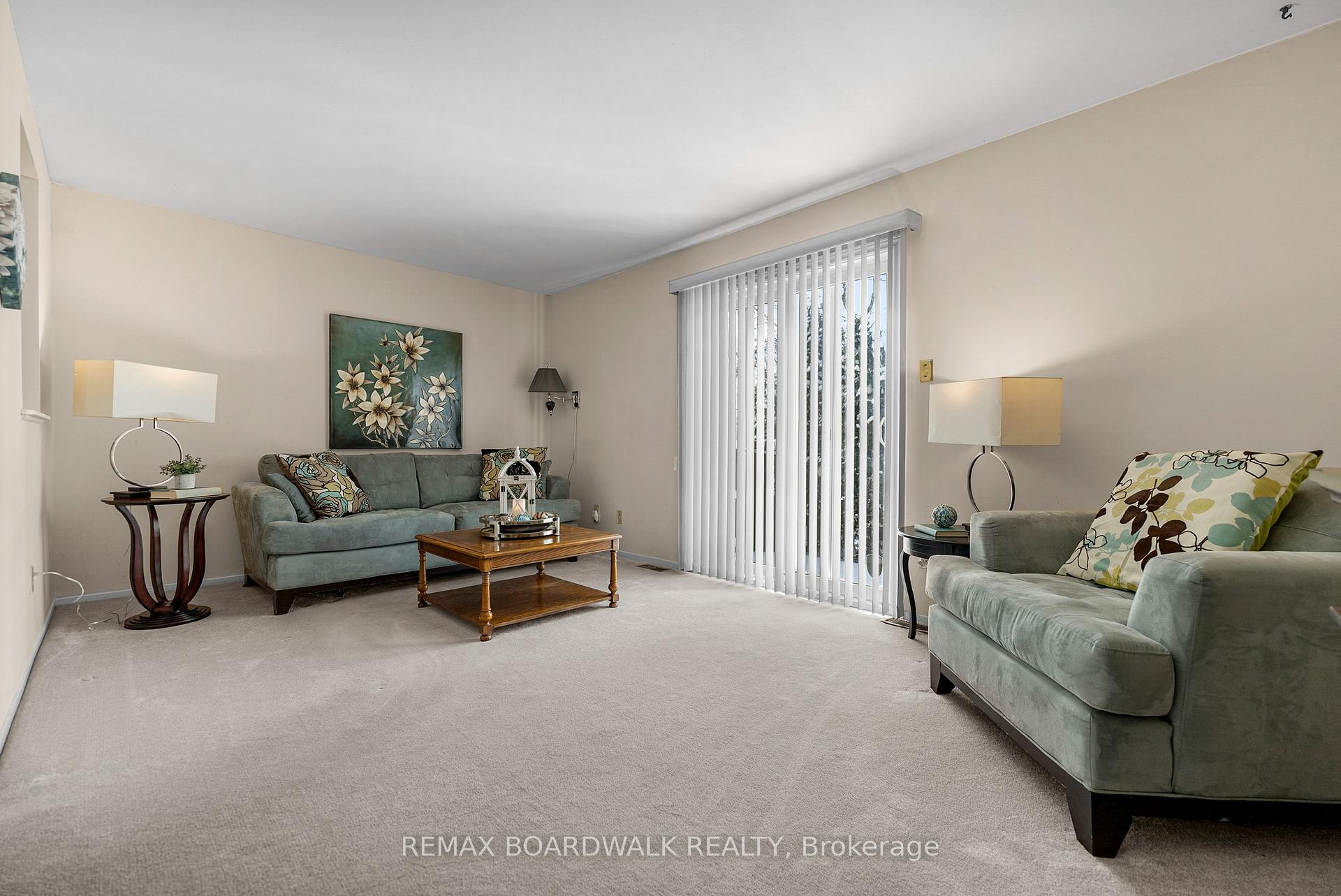 Photo 5 of 402 Sandhamn Private, Ottawa, Hunt Club Park/Greenboro — HOMEH
