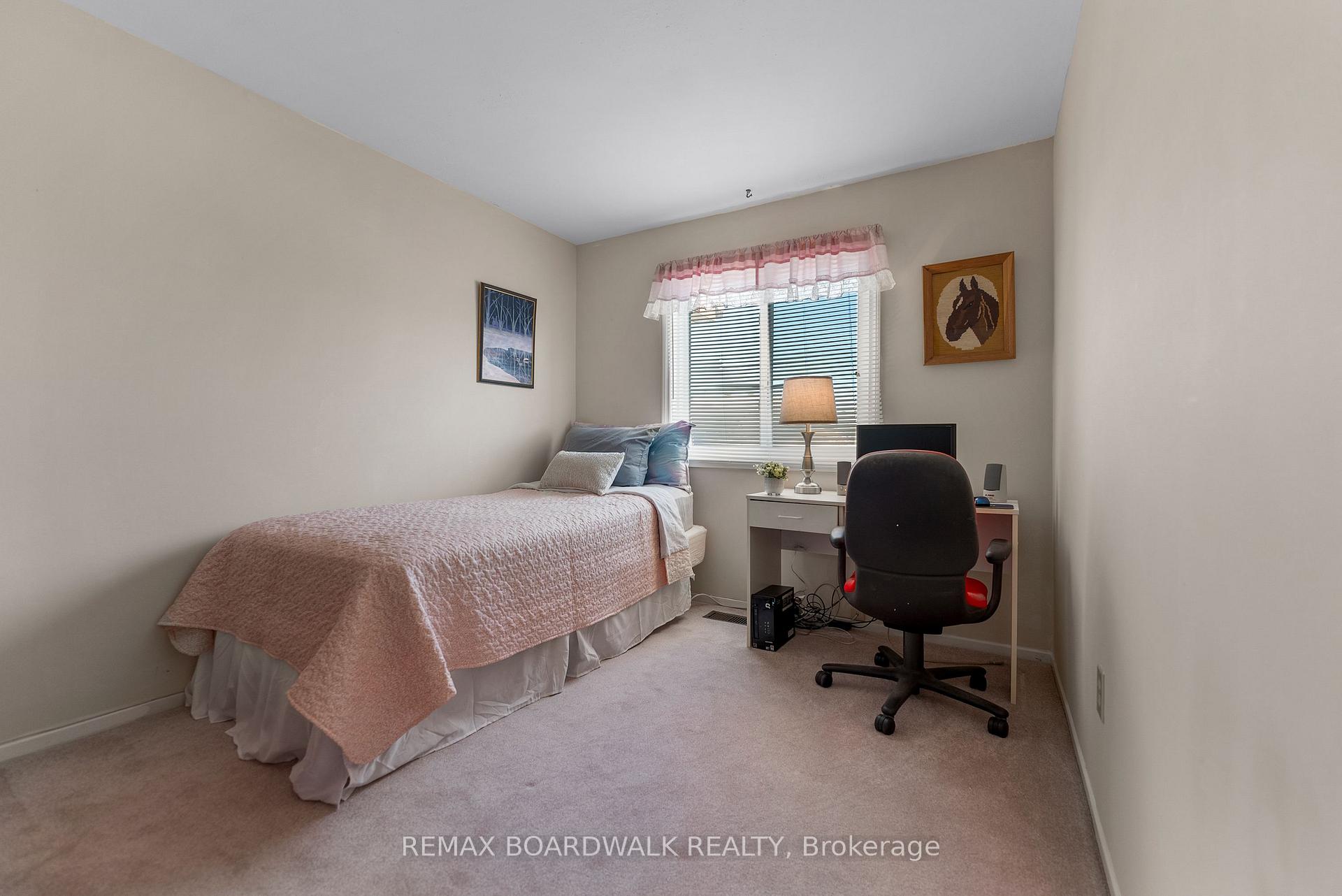 Photo 9 of 402 Sandhamn Private, Ottawa, Hunt Club Park/Greenboro — HOMEH
