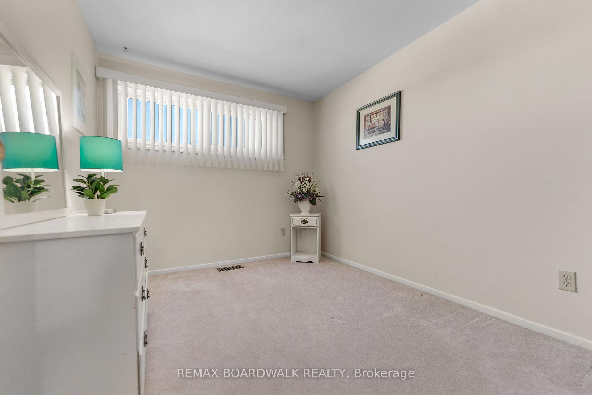 Photo 16 of 402 Sandhamn Private, Ottawa, Hunt Club Park/Greenboro — HOMEH