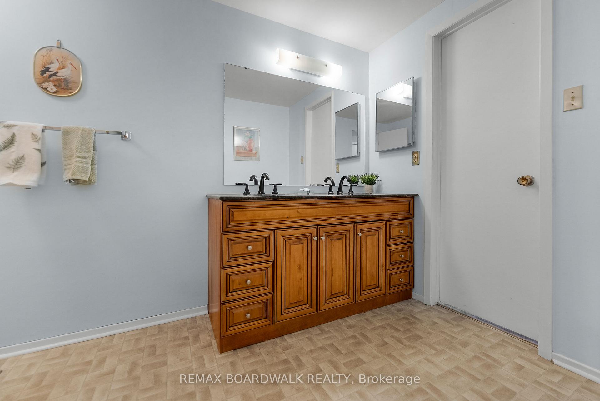 Photo 24 of 402 Sandhamn Private, Ottawa, Hunt Club Park/Greenboro — HOMEH