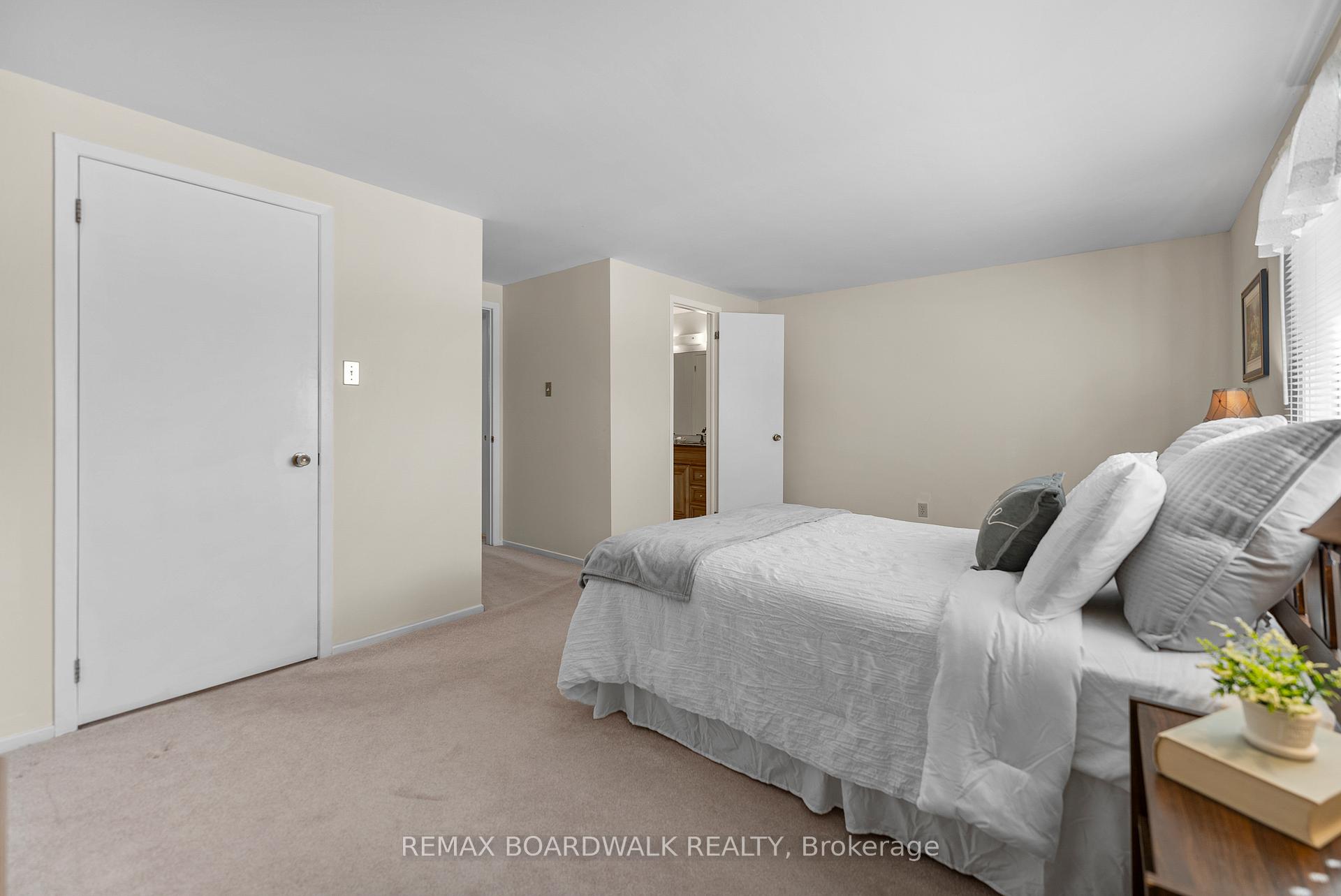 Photo 10 of 402 Sandhamn Private, Ottawa, Hunt Club Park/Greenboro — HOMEH
