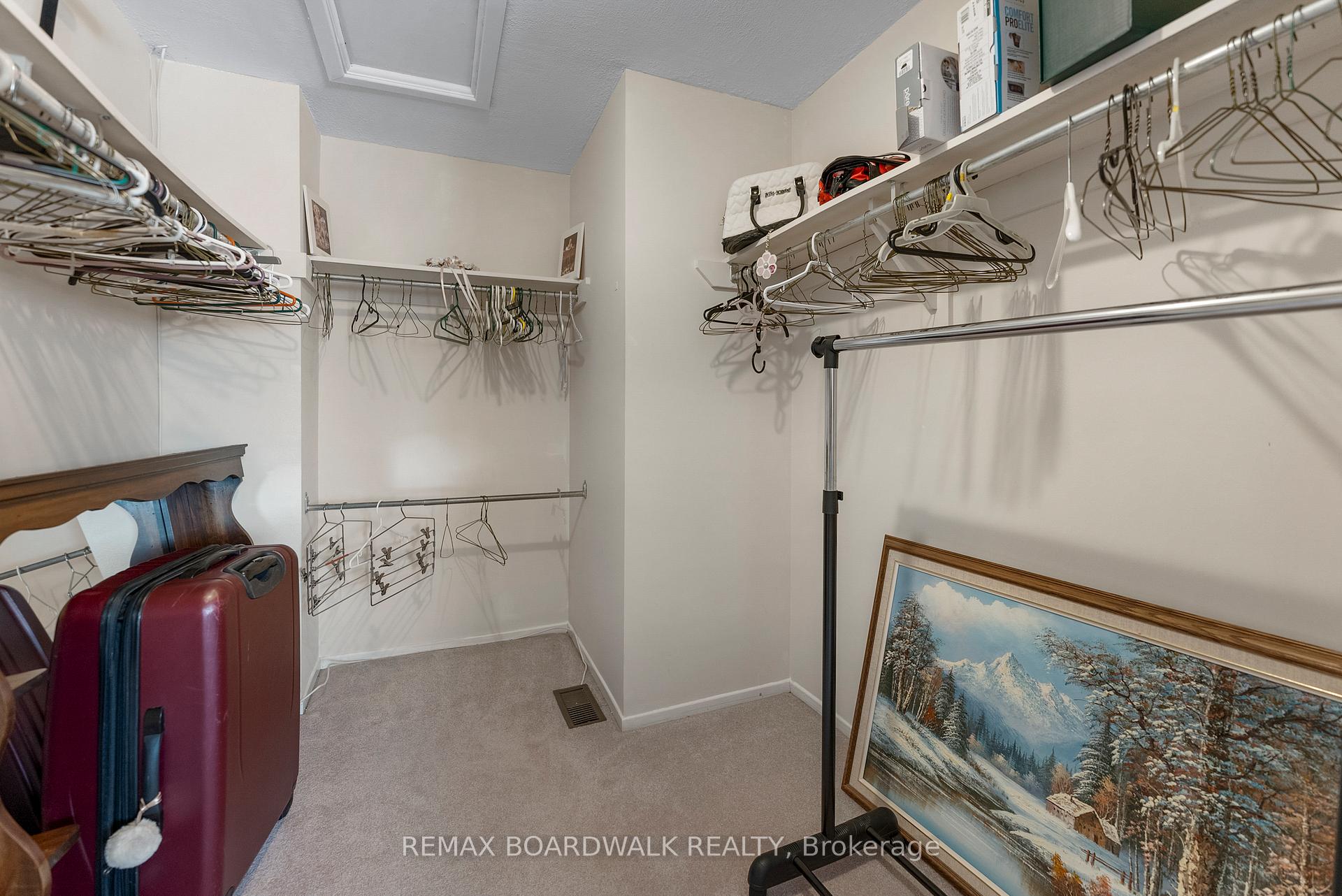 Photo 23 of 402 Sandhamn Private, Ottawa, Hunt Club Park/Greenboro — HOMEH