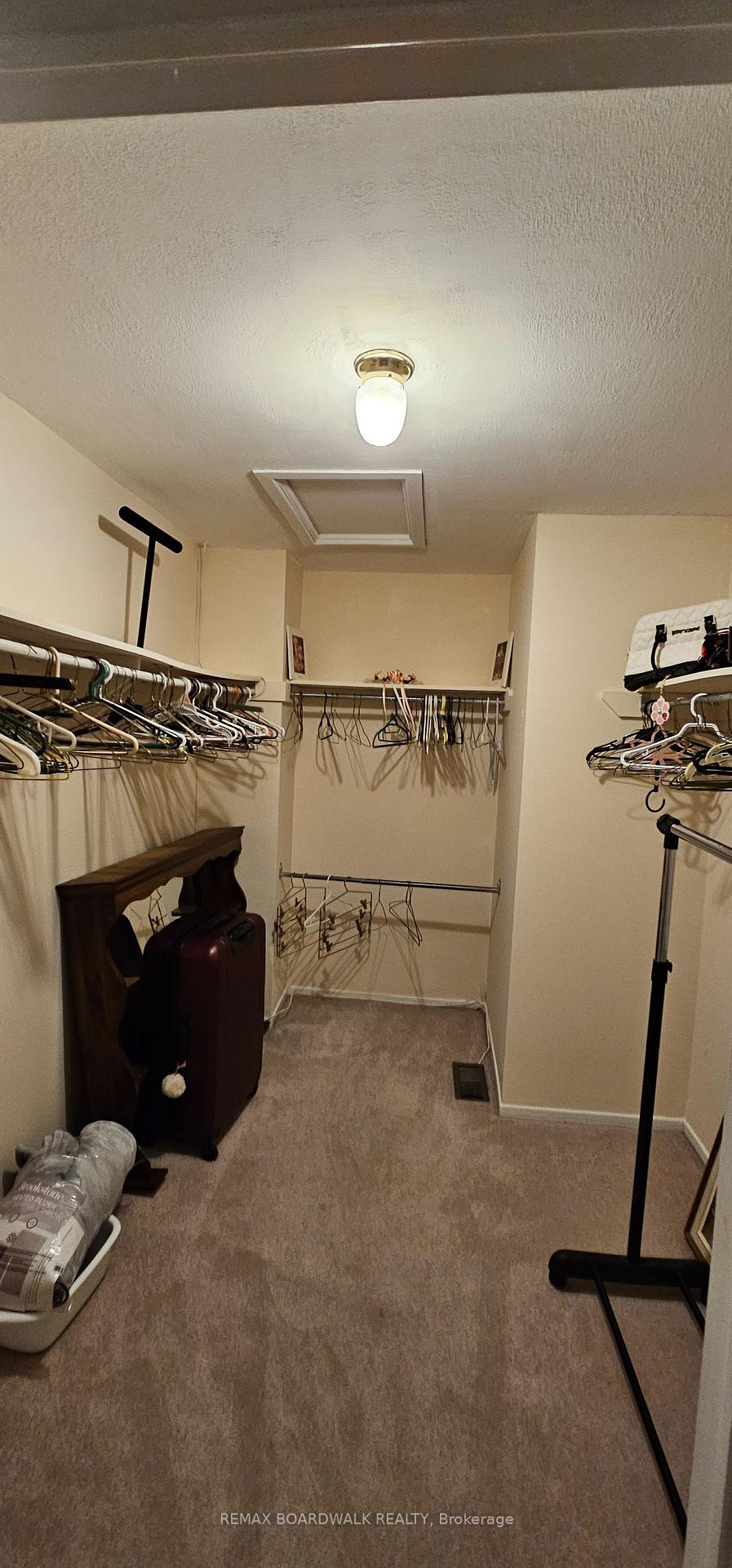 Photo 18 of 402 Sandhamn Private, Ottawa, Hunt Club Park/Greenboro — HOMEH