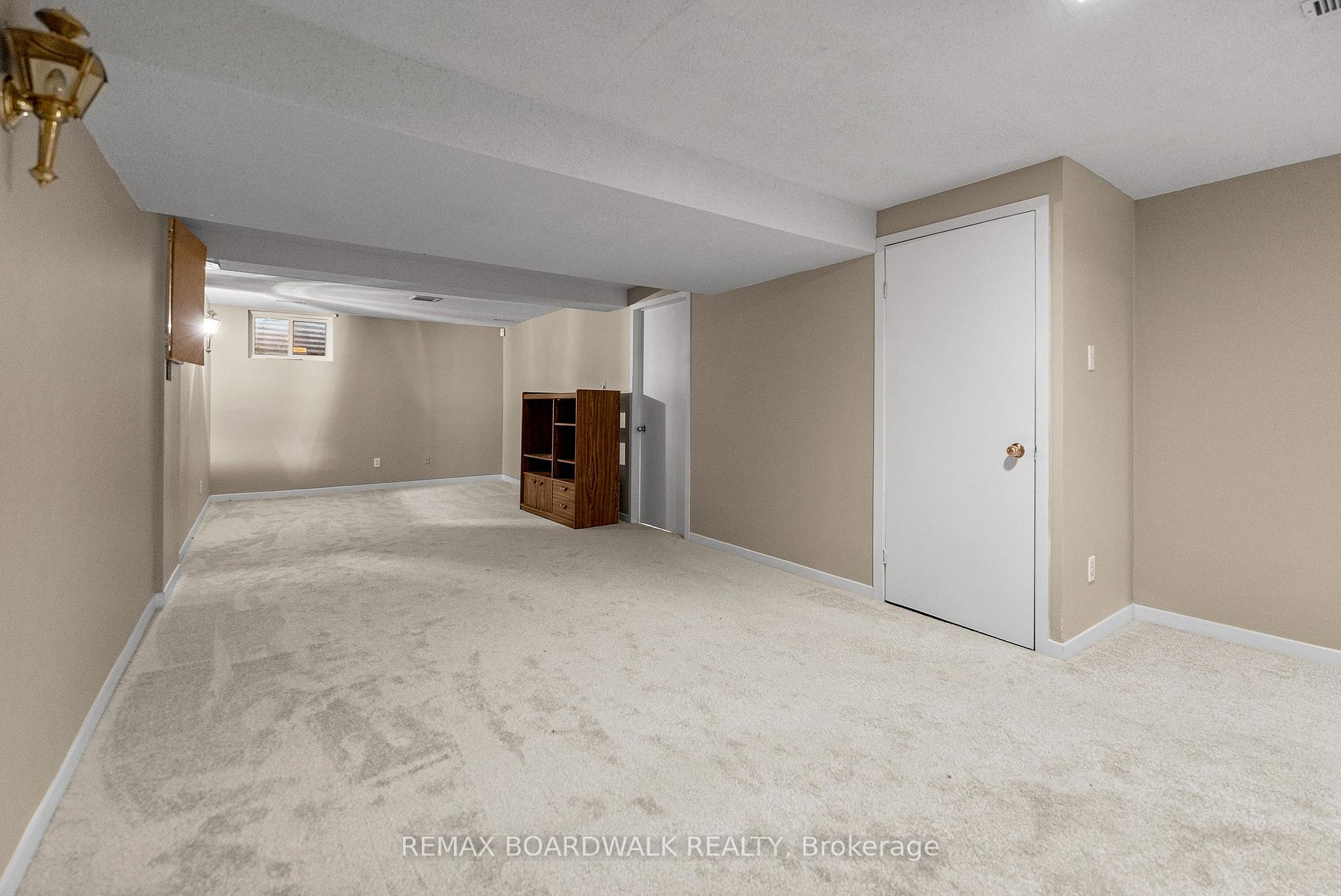 Photo 13 of 402 Sandhamn Private, Ottawa, Hunt Club Park/Greenboro — HOMEH