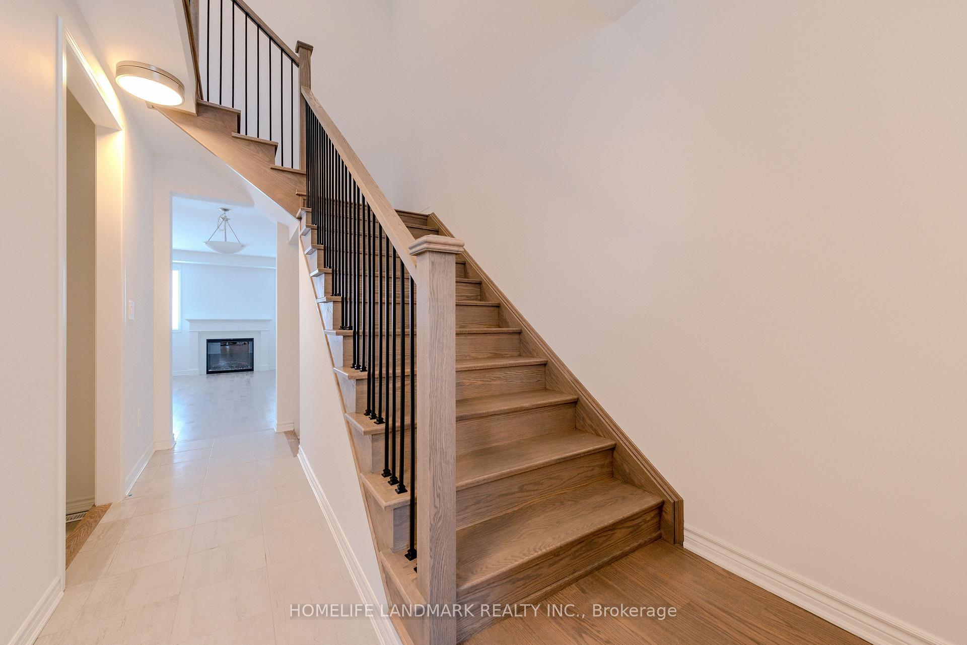 Photo 3 of 7 Moss Drive, Markham, Rural Markham — HOMEH