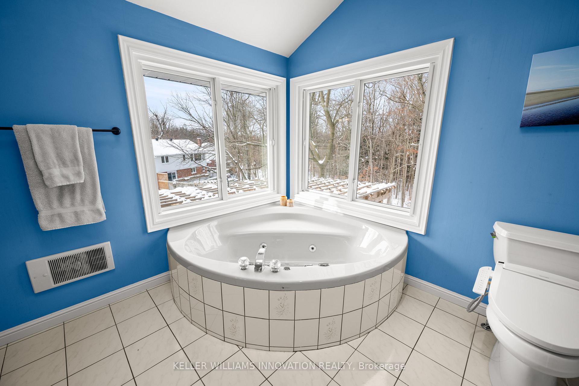 Photo 11 of 339 Glenridge Drive, Waterloo — HOMEH