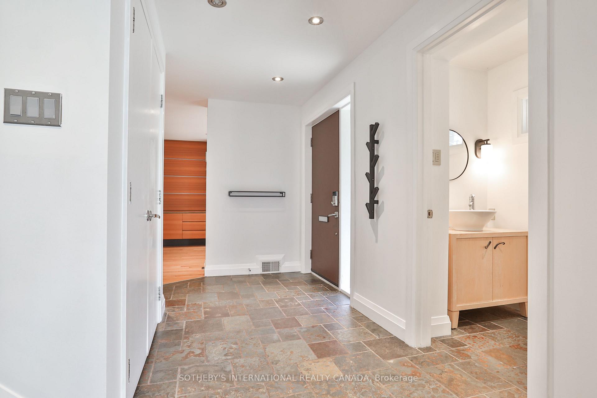 Photo 2 of 46 Sandringham Drive, Toronto, Bedford Park-Nortown — HOMEH