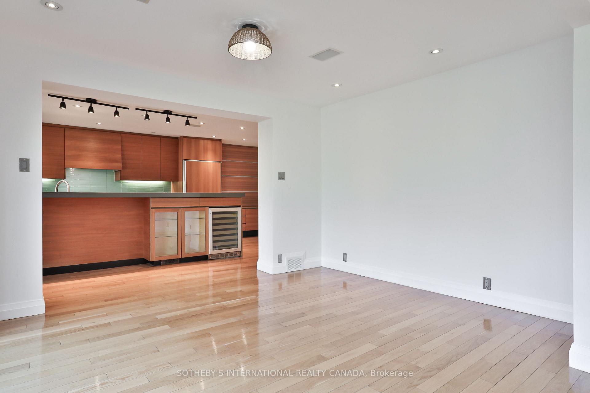 Photo 6 of 46 Sandringham Drive, Toronto, Bedford Park-Nortown — HOMEH