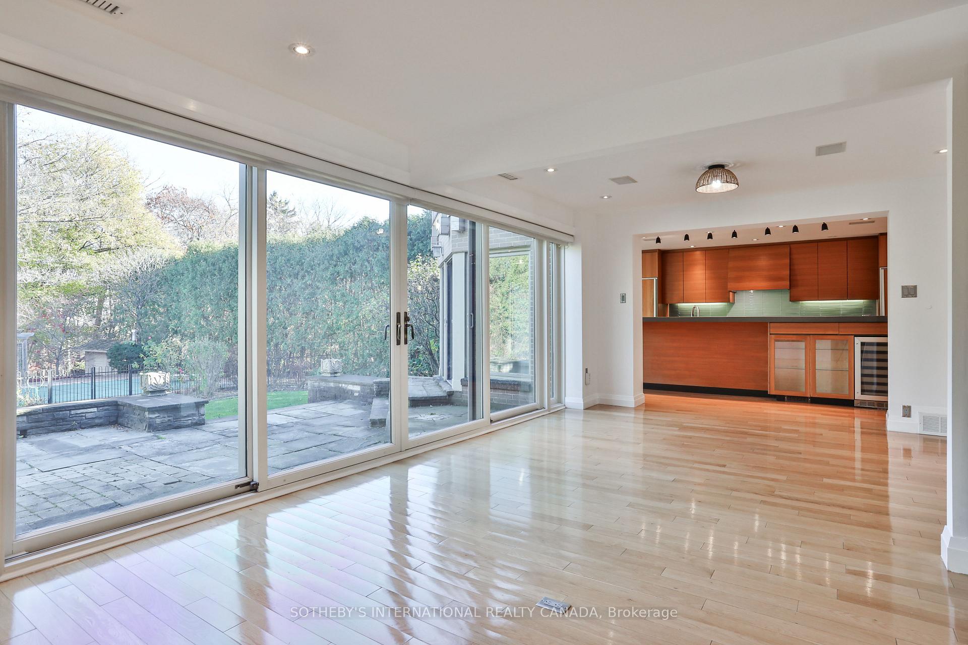 Photo 4 of 46 Sandringham Drive, Toronto, Bedford Park-Nortown — HOMEH