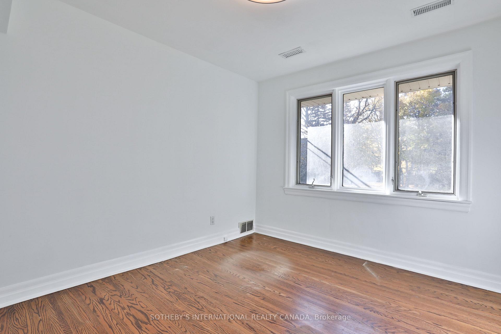 Photo 16 of 46 Sandringham Drive, Toronto, Bedford Park-Nortown — HOMEH
