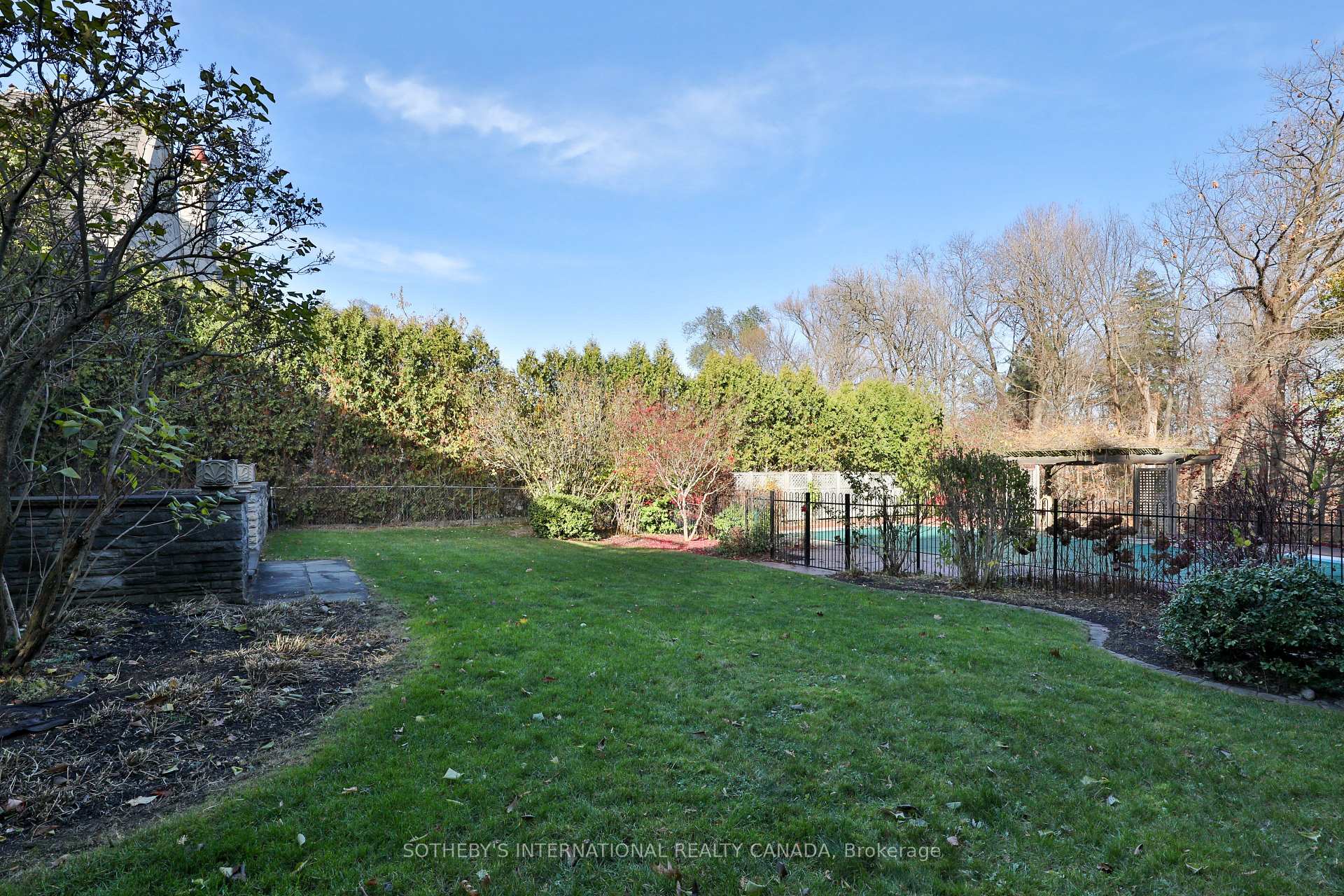 Photo 33 of 46 Sandringham Drive, Toronto, Bedford Park-Nortown — HOMEH