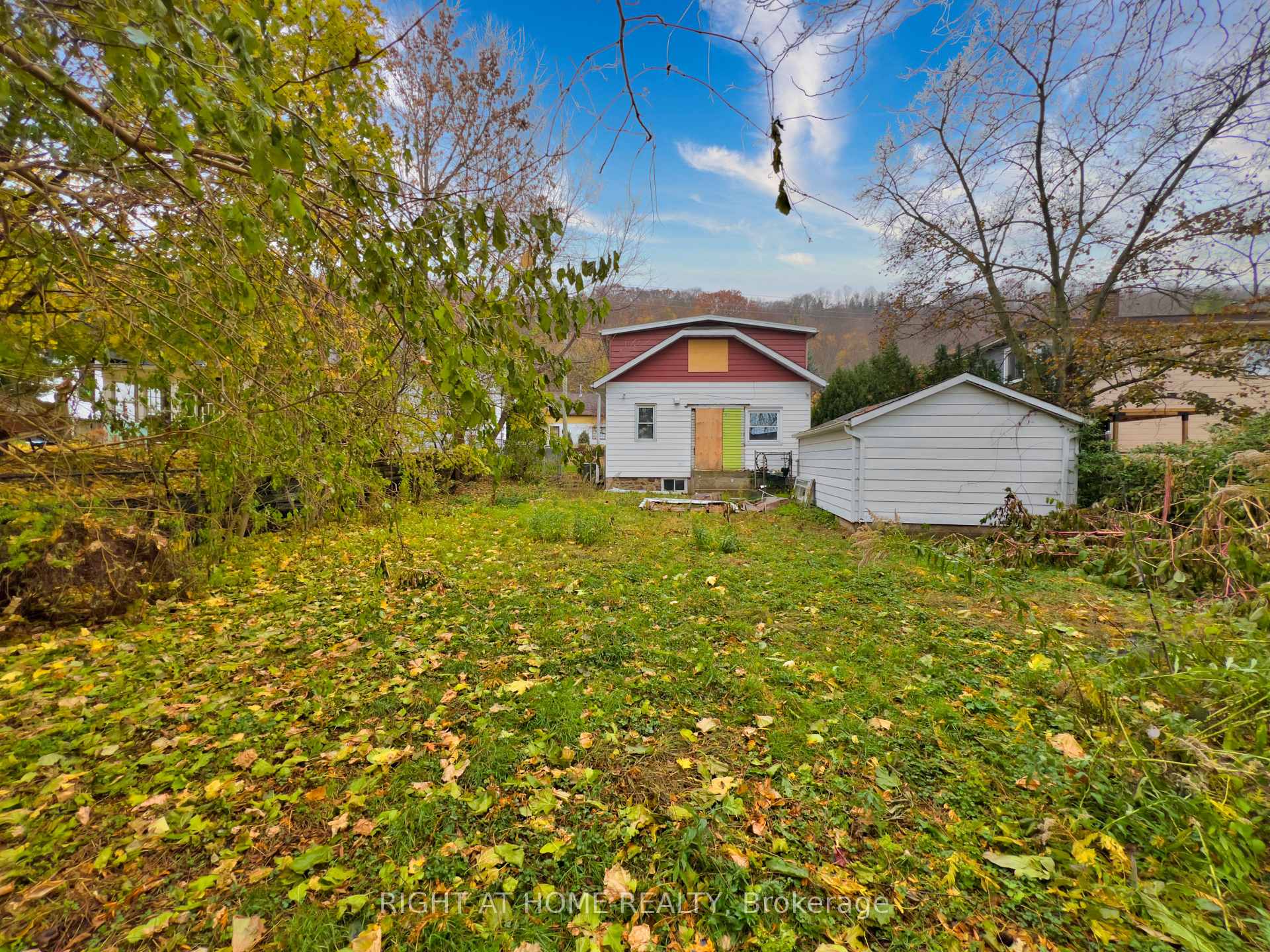Photo 6 of 178 Main Street W, Grimsby, Grimsby West — HOMEH
