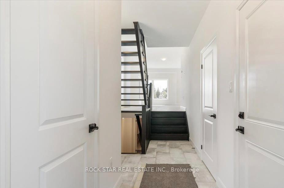 Photo 2 of 3 Southam Lane, Hamilton, Mountview — HOMEH