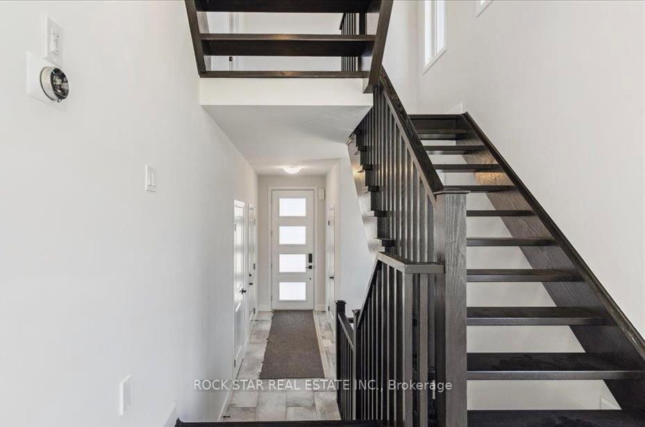 Photo 4 of 3 Southam Lane, Hamilton, Mountview — HOMEH