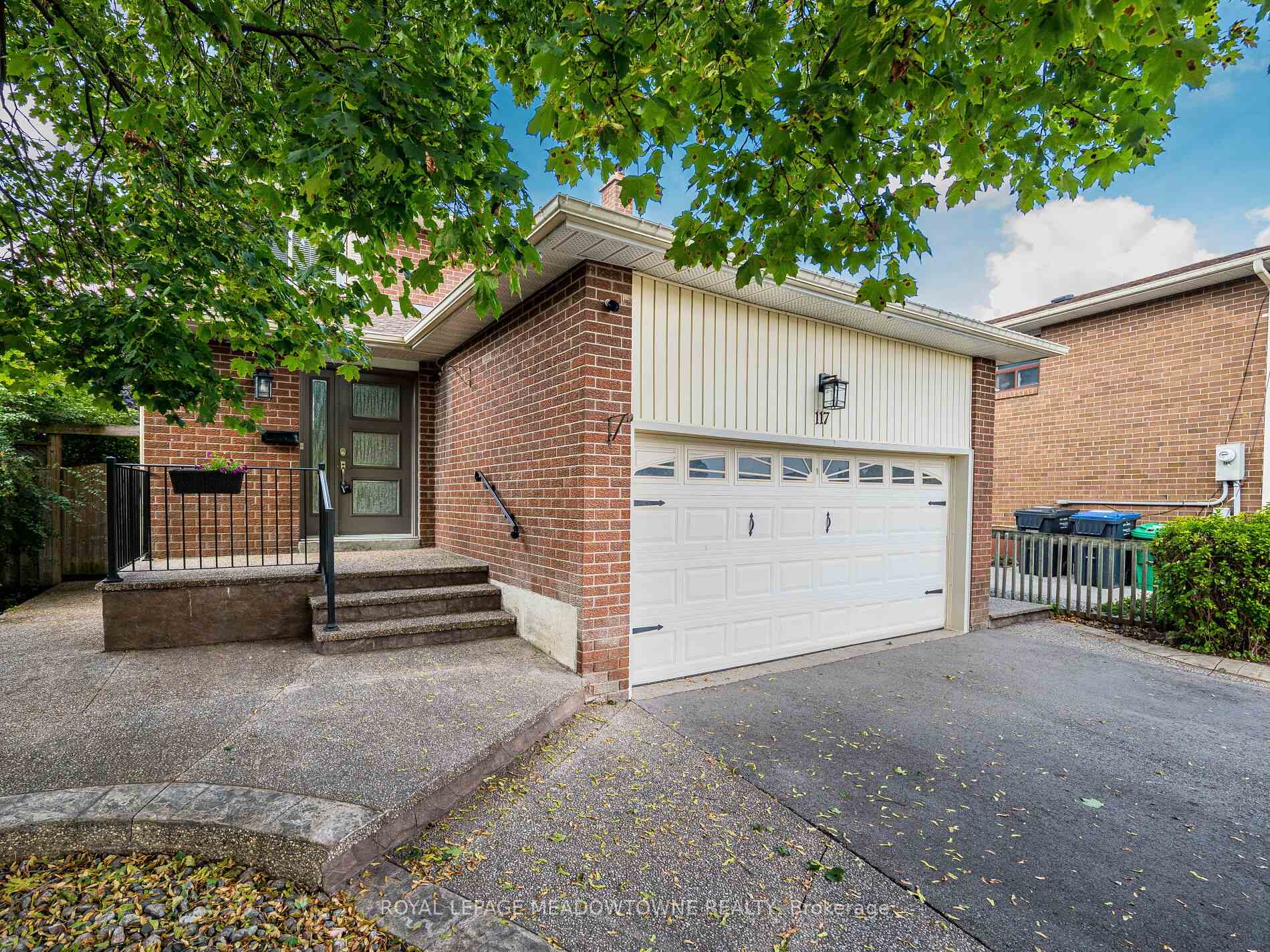 Photo 2 of 117 Fairglen Avenue, Brampton, Brampton West — HOMEH