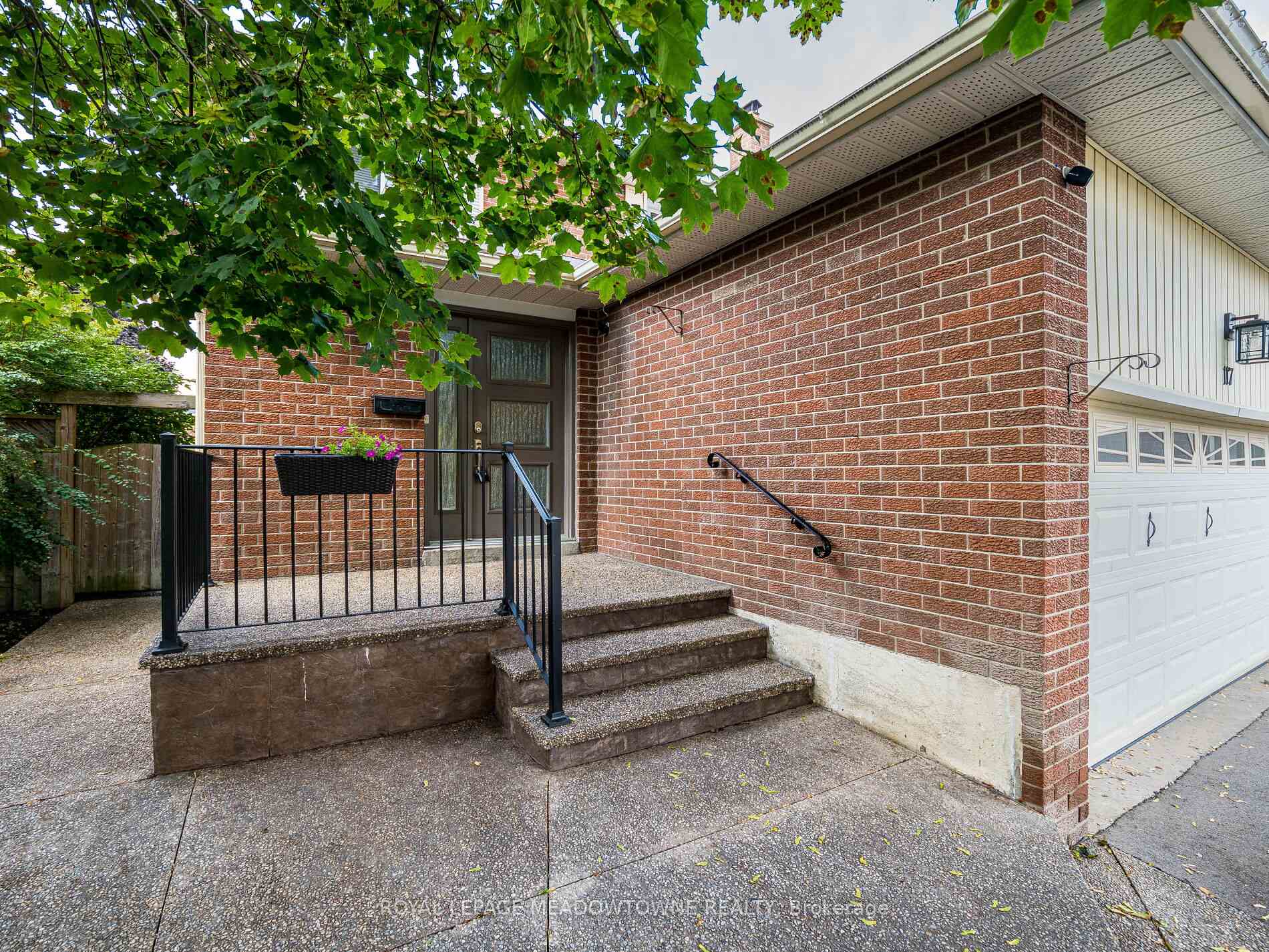 Photo 3 of 117 Fairglen Avenue, Brampton, Brampton West — HOMEH
