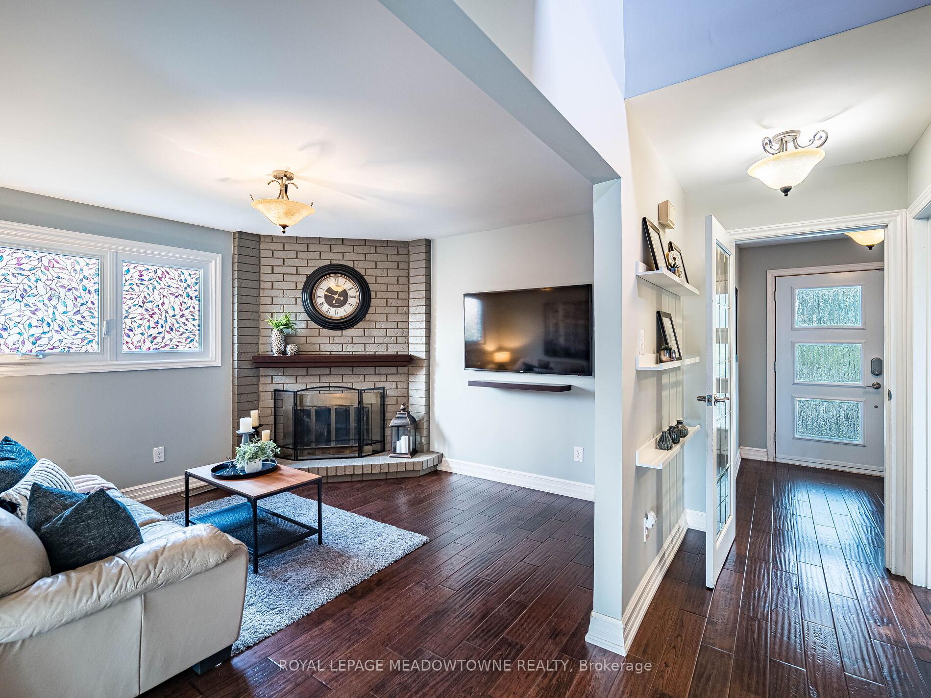 Photo 5 of 117 Fairglen Avenue, Brampton, Brampton West — HOMEH