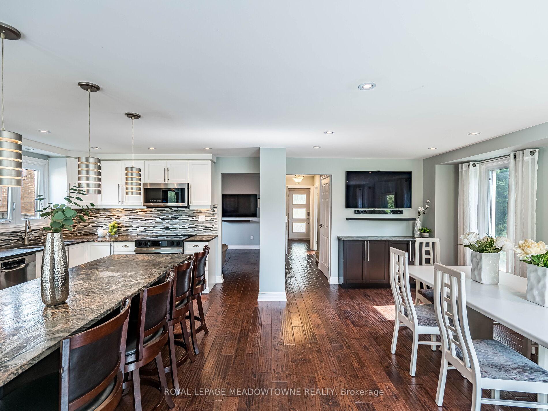 Photo 10 of 117 Fairglen Avenue, Brampton, Brampton West — HOMEH
