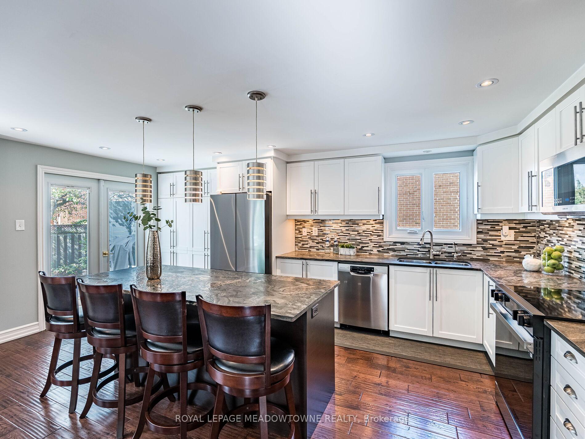Photo 15 of 117 Fairglen Avenue, Brampton, Brampton West — HOMEH