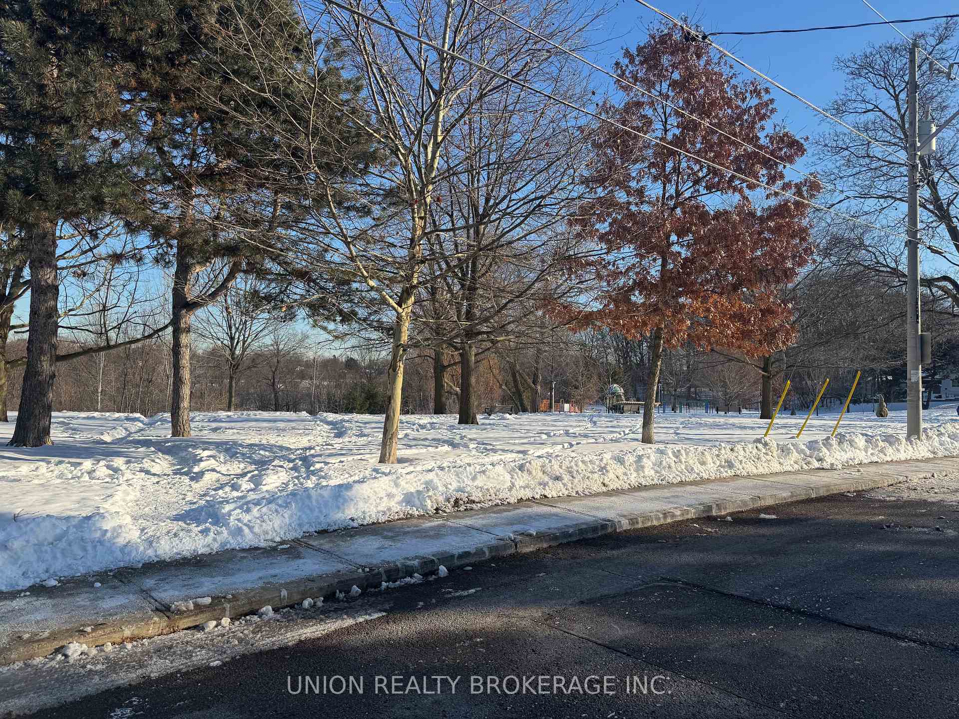Photo 12 of Unit Lower, 27 Barbara Crescent, Toronto, East York — HOMEH