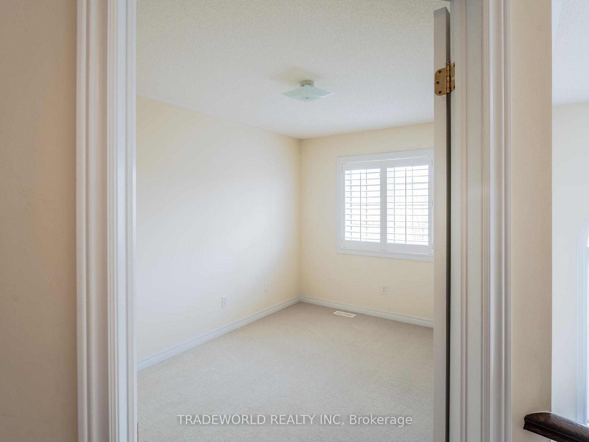 Photo 3 of 3153 Velebit Park Boulevard, Burlington, Alton — HOMEH