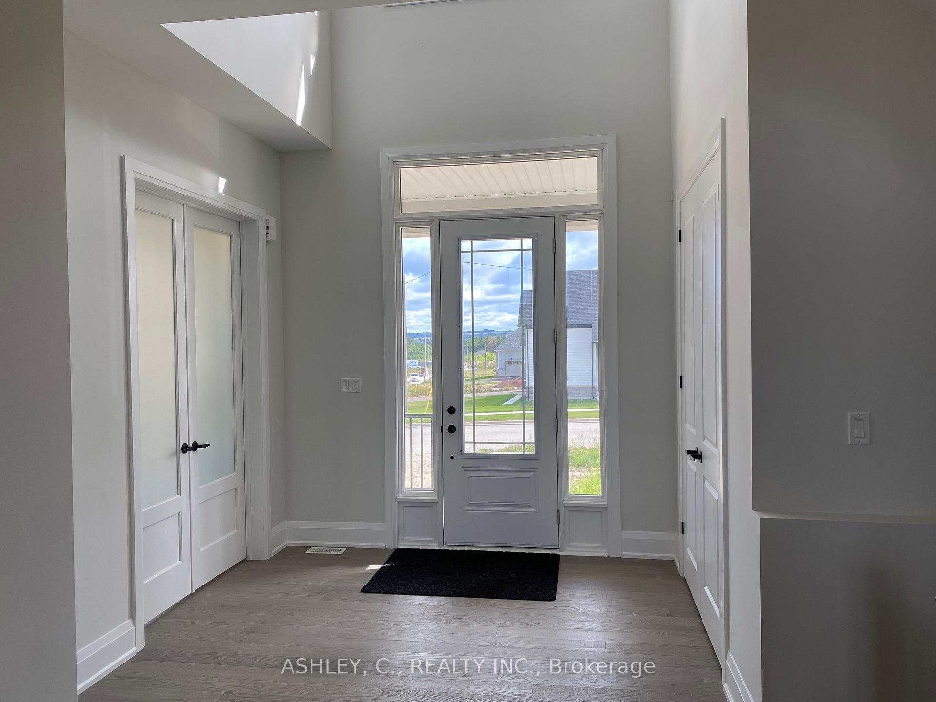 Photo 2 of 118 William Crisp Drive, Caledon, Alton — HOMEH