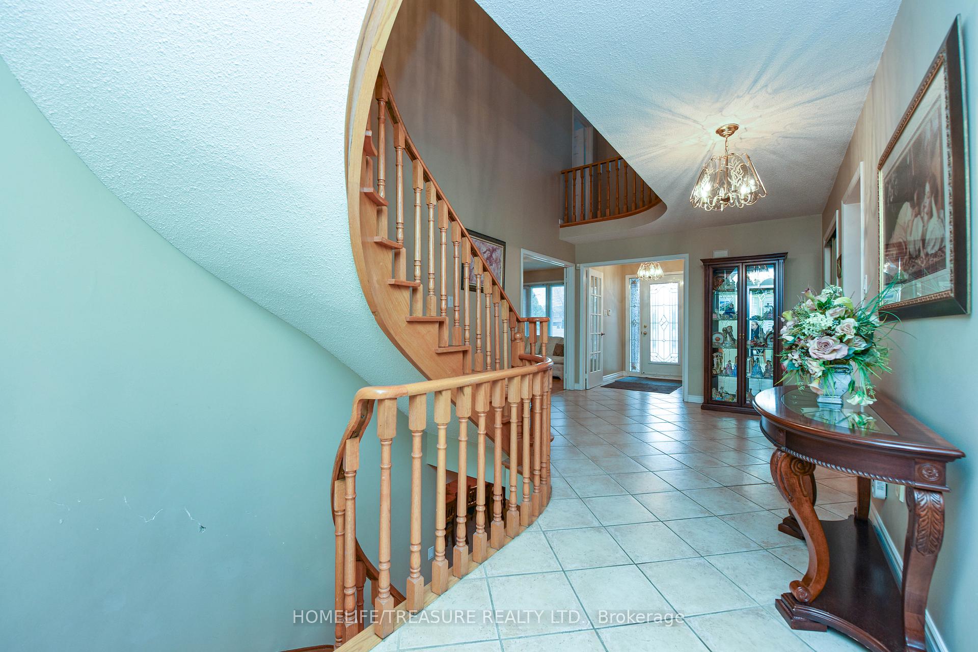 Photo 34 of 527 Aberdeen Avenue, Vaughan, East Woodbridge — HOMEH