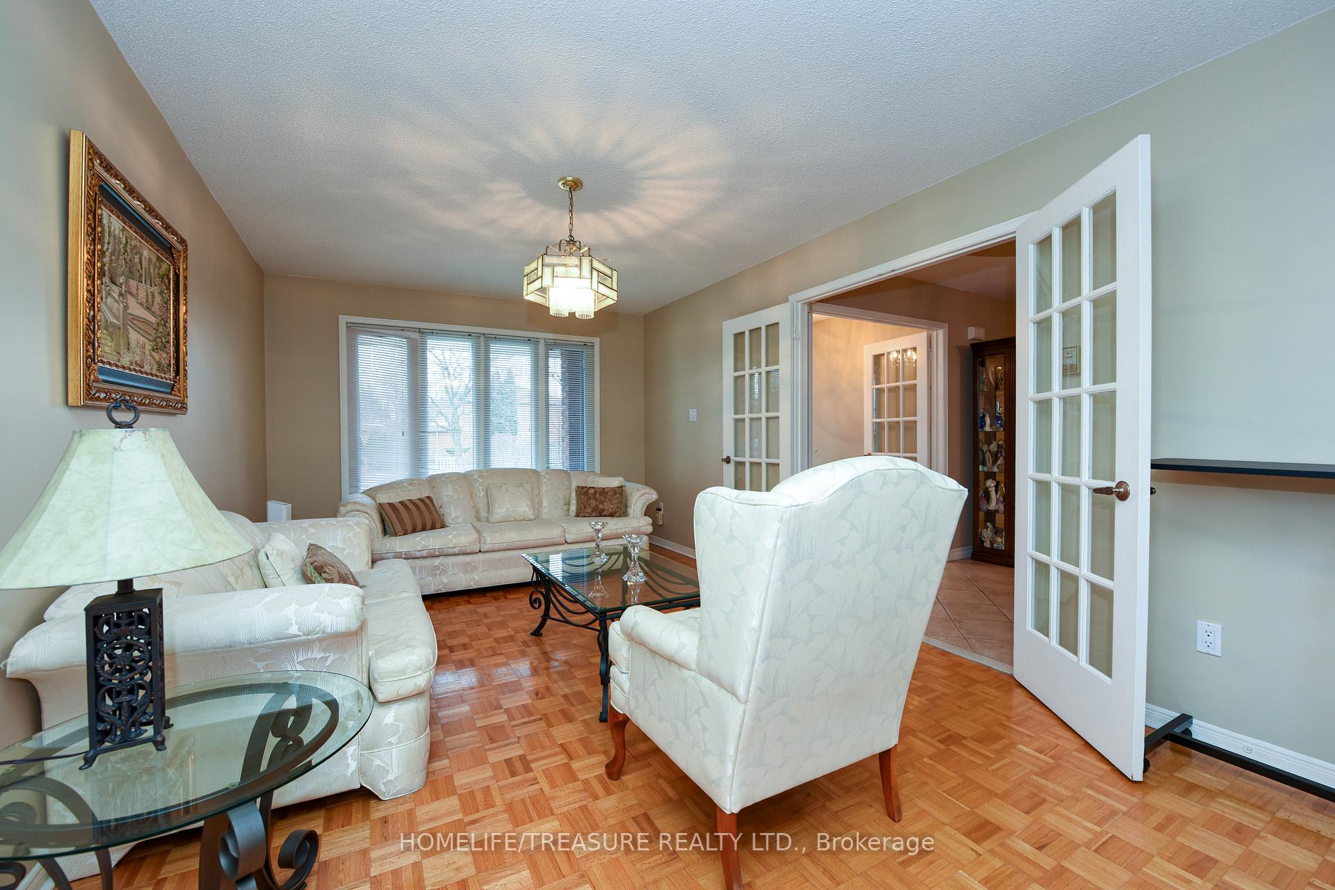 Photo 26 of 527 Aberdeen Avenue, Vaughan, East Woodbridge — HOMEH