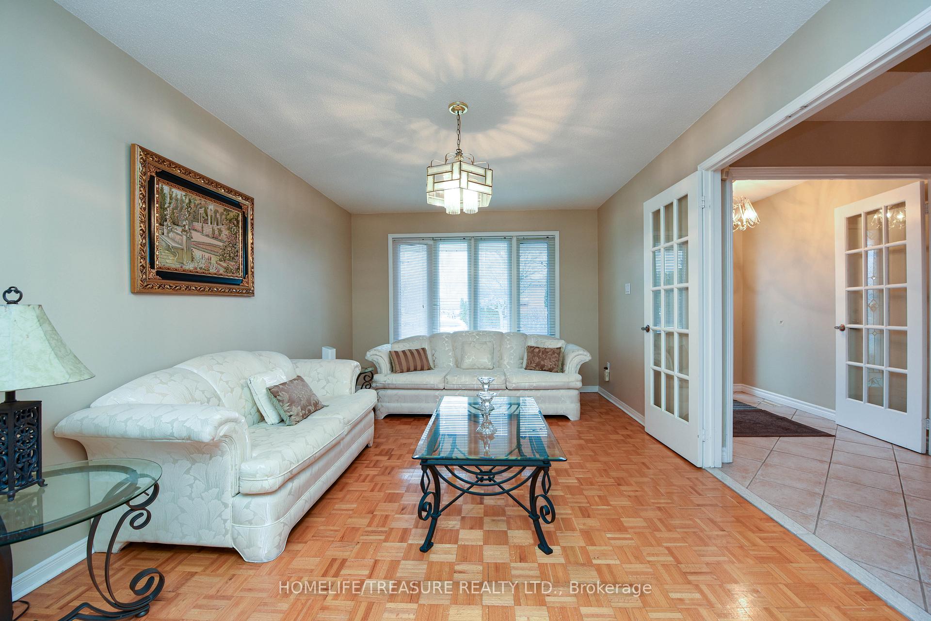Photo 25 of 527 Aberdeen Avenue, Vaughan, East Woodbridge — HOMEH