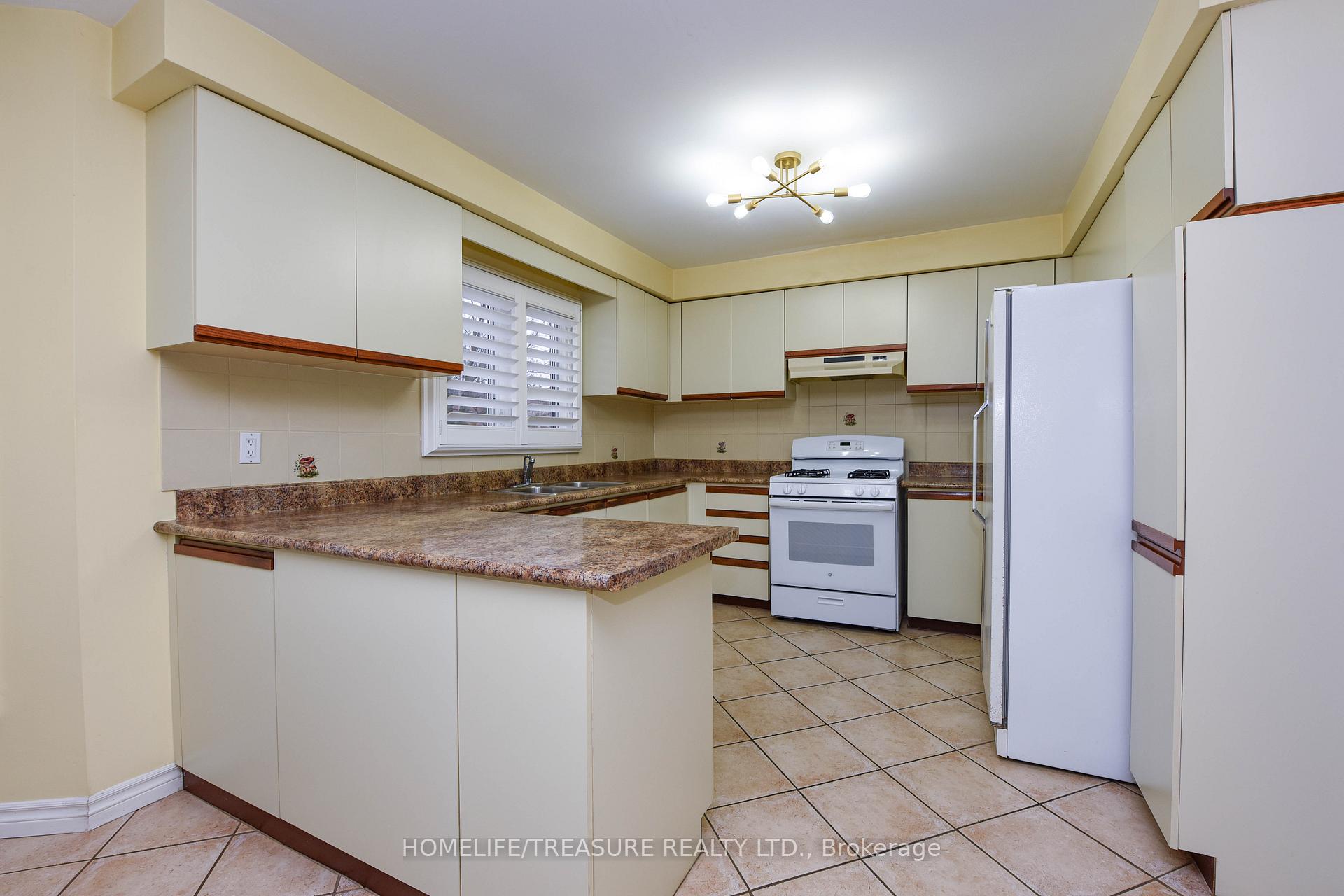 Photo 31 of 527 Aberdeen Avenue, Vaughan, East Woodbridge — HOMEH