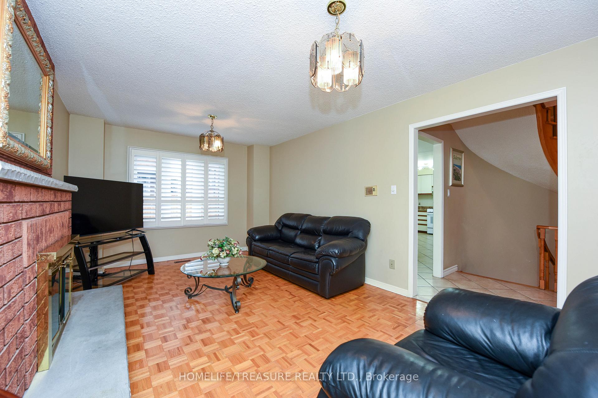 Photo 6 of 527 Aberdeen Avenue, Vaughan, East Woodbridge — HOMEH